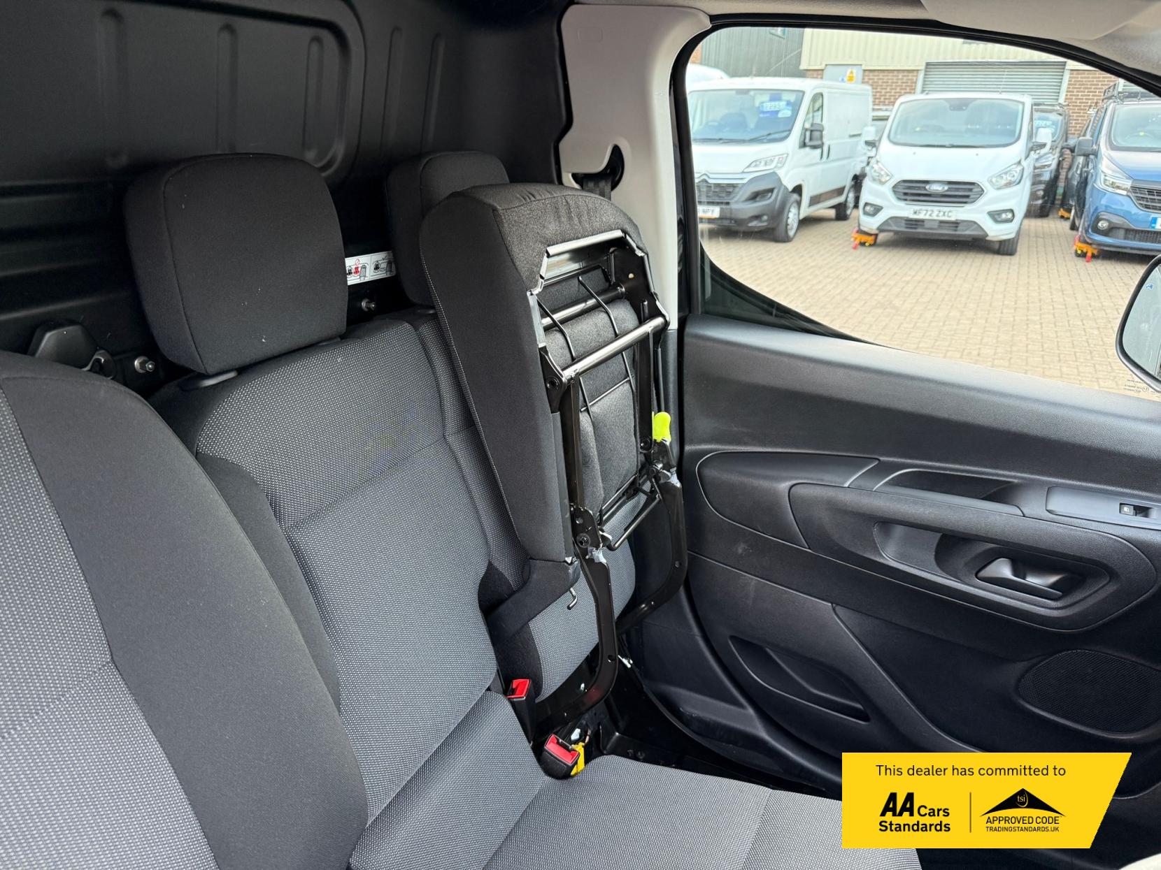 Vauxhall Combo Electric 2300 50kWh Sportive Panel Van 5dr Electric Auto L1 H1 (7.4kW Charger) (136 ps)