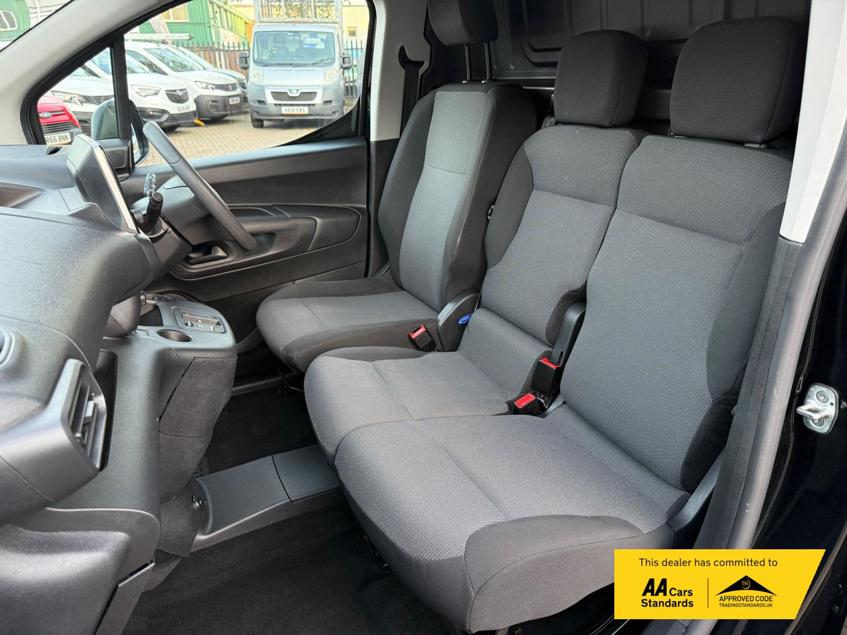 Vauxhall Combo Electric 2300 50kWh Sportive Panel Van 5dr Electric Auto L1 H1 (7.4kW Charger) (136 ps)
