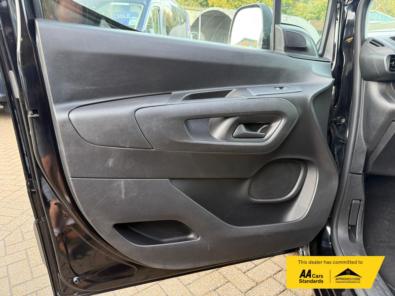 Vauxhall Combo Electric 2300 50kWh Sportive Panel Van 5dr Electric Auto L1 H1 (7.4kW Charger) (136 ps)