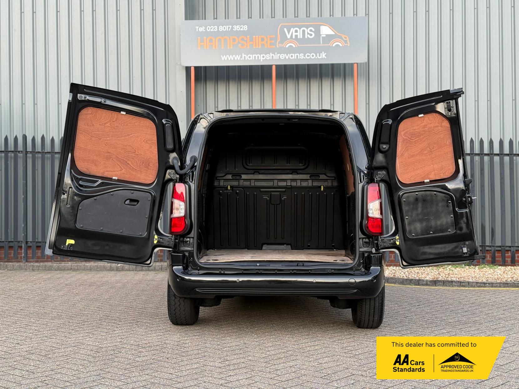 Vauxhall Combo Electric 2300 50kWh Sportive Panel Van 5dr Electric Auto L1 H1 (7.4kW Charger) (136 ps)