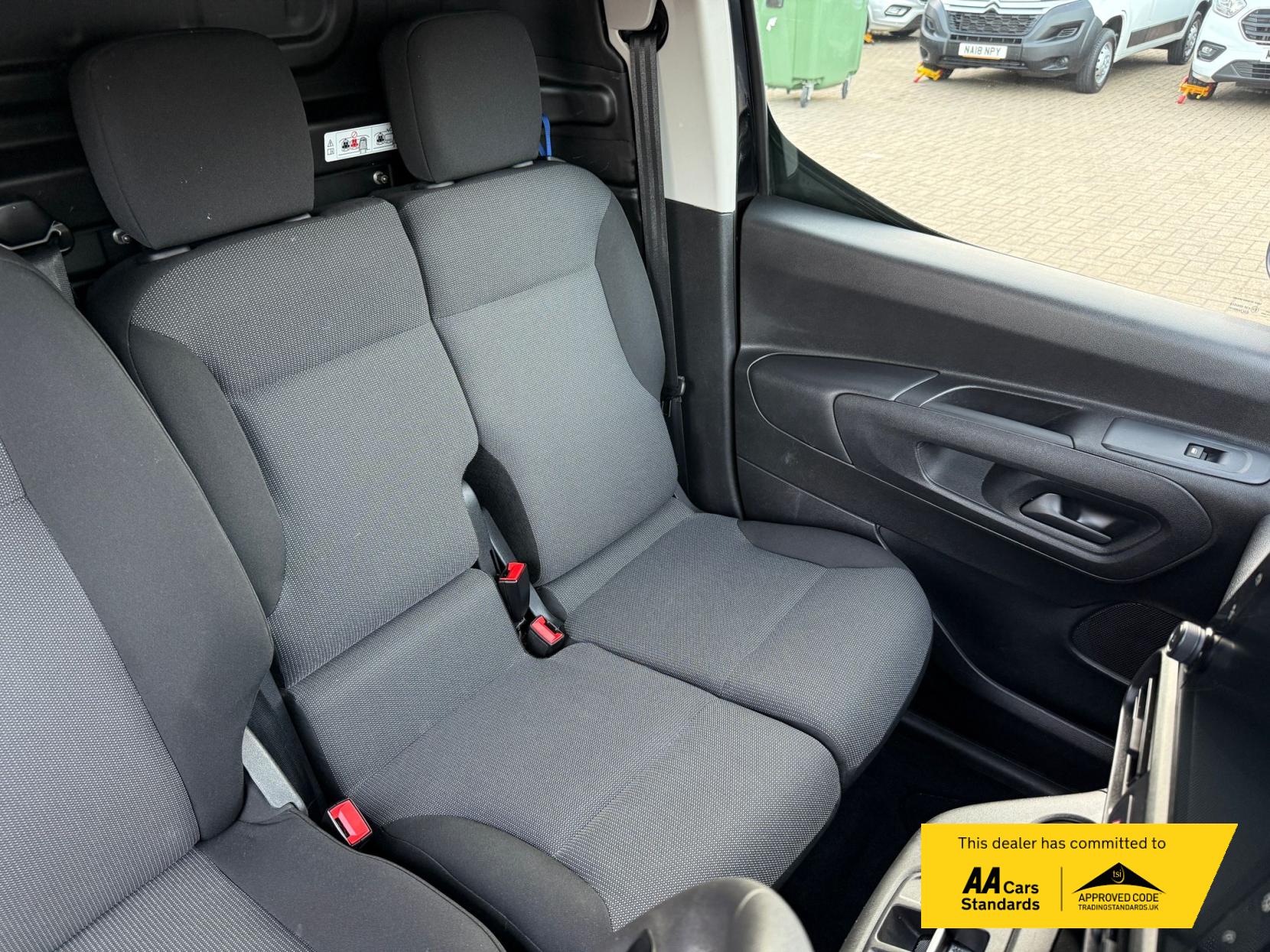 Vauxhall Combo Electric 2300 50kWh Sportive Panel Van 5dr Electric Auto L1 H1 (7.4kW Charger) (136 ps)