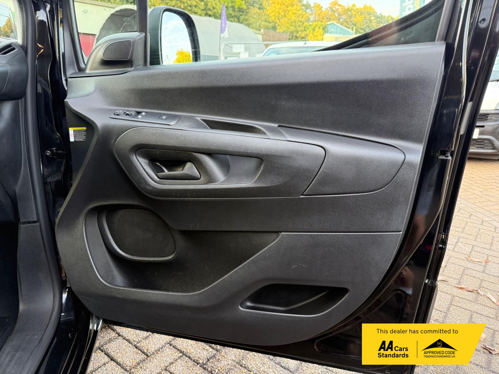 Vauxhall Combo Electric 2300 50kWh Sportive Panel Van 5dr Electric Auto L1 H1 (7.4kW Charger) (136 ps)