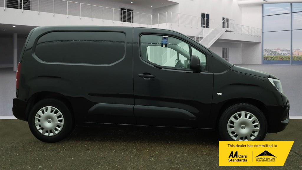 Vauxhall Combo Electric 2300 50kWh Sportive Panel Van 5dr Electric Auto L1 H1 (7.4kW Charger) (136 ps)