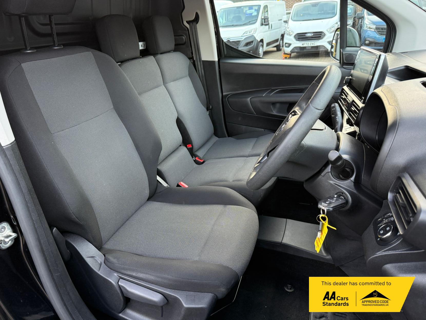 Vauxhall Combo Electric 2300 50kWh Sportive Panel Van 5dr Electric Auto L1 H1 (7.4kW Charger) (136 ps)