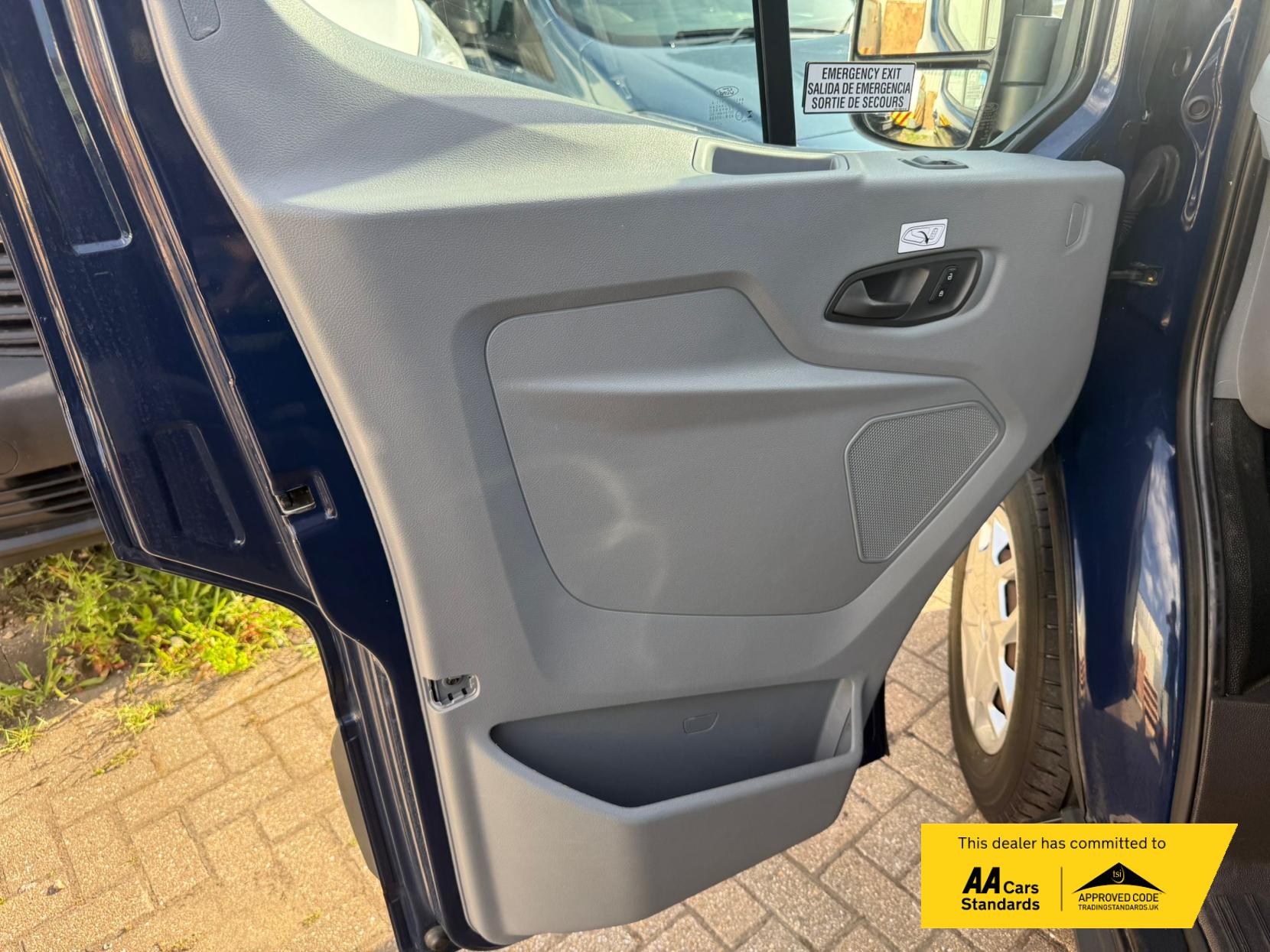 Ford Transit 2.2 TDCi 350 HDT Trend Minibus 4dr Diesel Manual L2 H2 (196 g/km, 123 bhp)