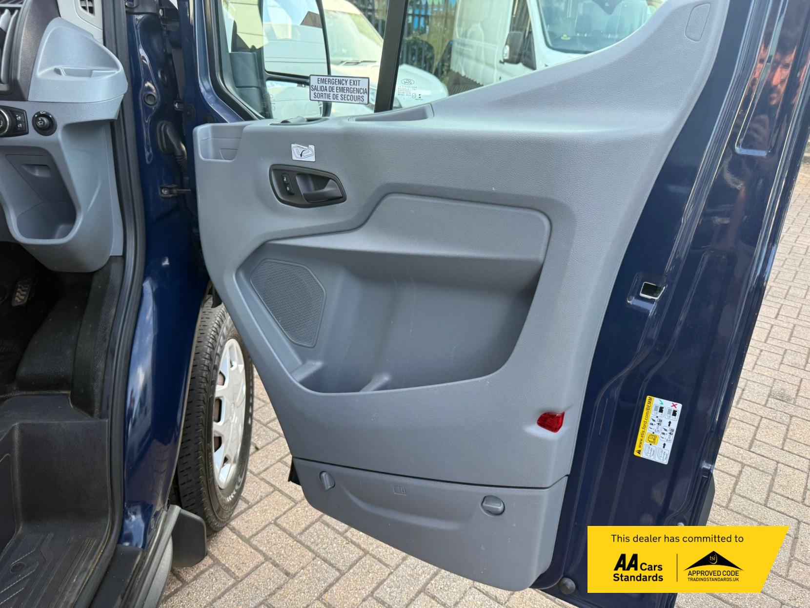 Ford Transit 2.2 TDCi 350 HDT Trend Minibus 4dr Diesel Manual L2 H2 (196 g/km, 123 bhp)