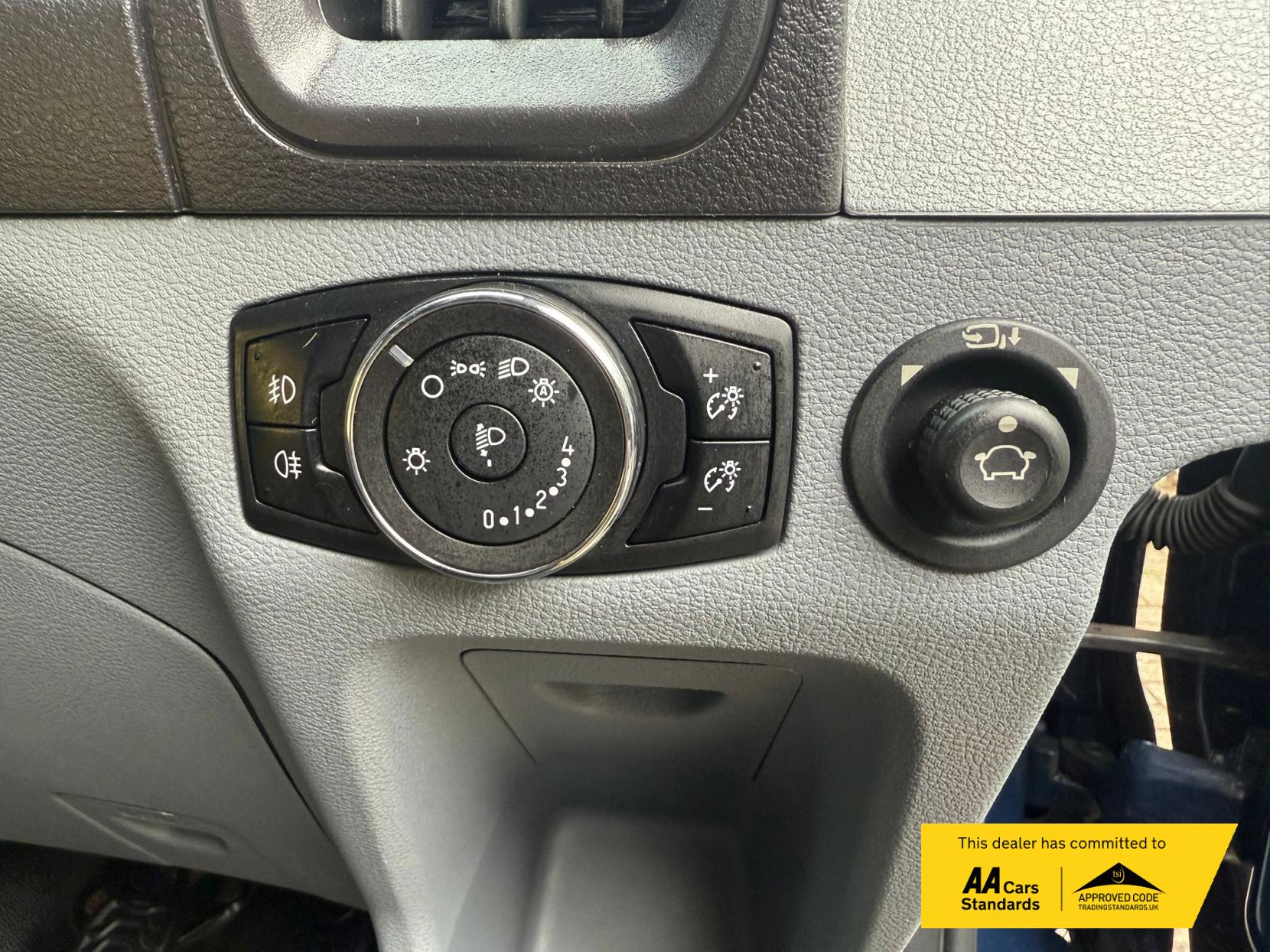 Ford Transit 2.2 TDCi 350 HDT Trend Minibus 4dr Diesel Manual L2 H2 (196 g/km, 123 bhp)