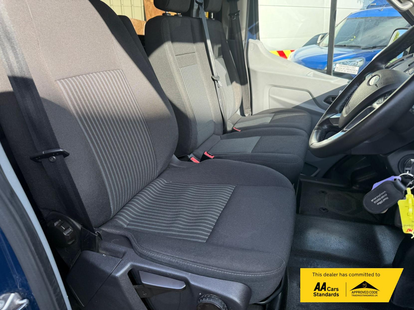 Ford Transit 2.2 TDCi 350 HDT Trend Minibus 4dr Diesel Manual L2 H2 (196 g/km, 123 bhp)