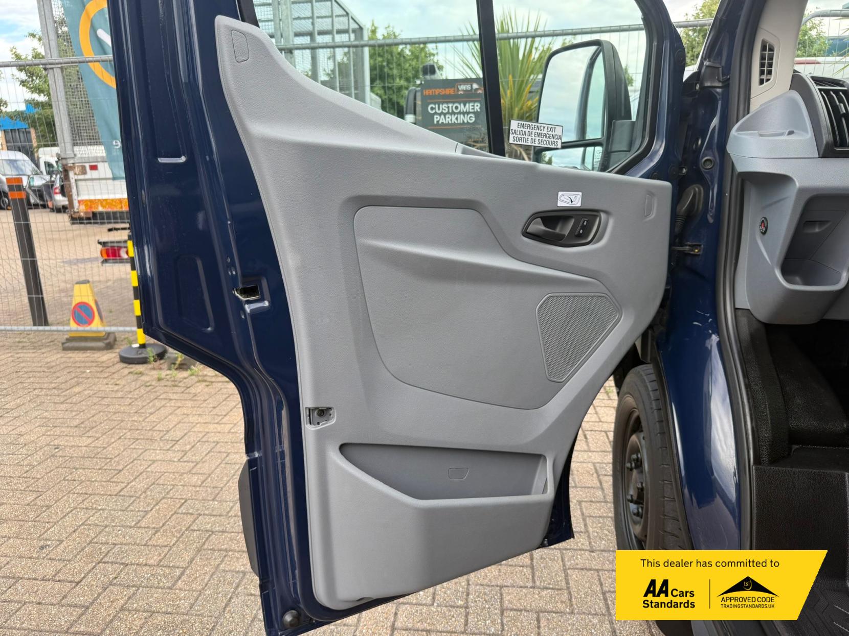 Ford Transit 2.2 TDCi 350 HDT Trend Minibus 4dr Diesel Manual L2 H2 (196 g/km, 123 bhp)