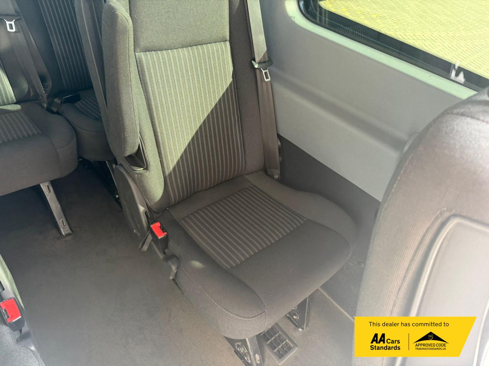 Ford Transit 2.2 TDCi 350 HDT Trend Minibus 4dr Diesel Manual L2 H2 (196 g/km, 123 bhp)