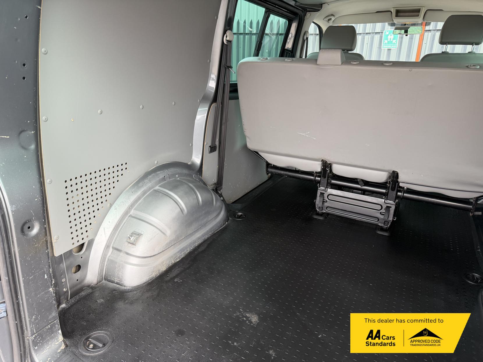 Volkswagen Transporter 2.0 TDI T32 Kombi 4dr Diesel Manual L1 H1 (203 g/km, 138 bhp)