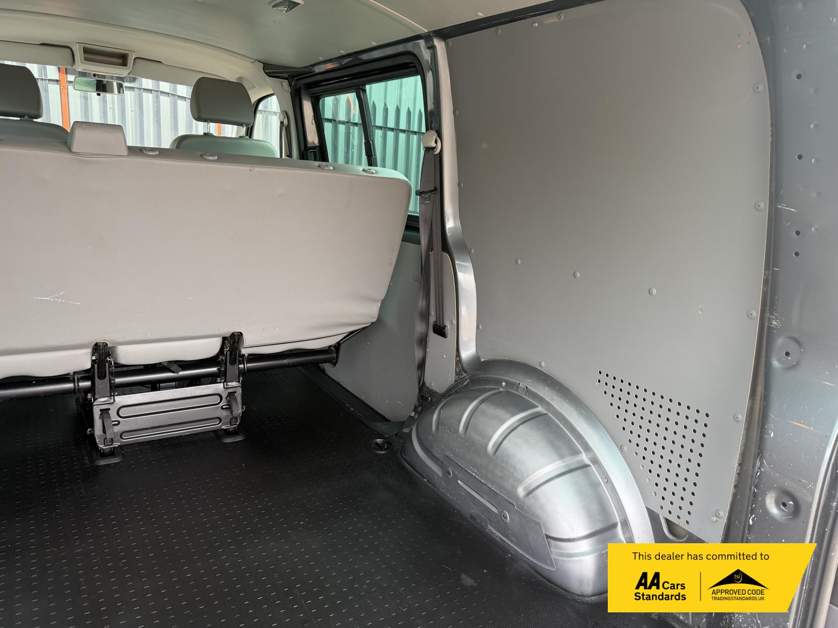 Volkswagen Transporter 2.0 TDI T32 Kombi 4dr Diesel Manual L1 H1 (203 g/km, 138 bhp)