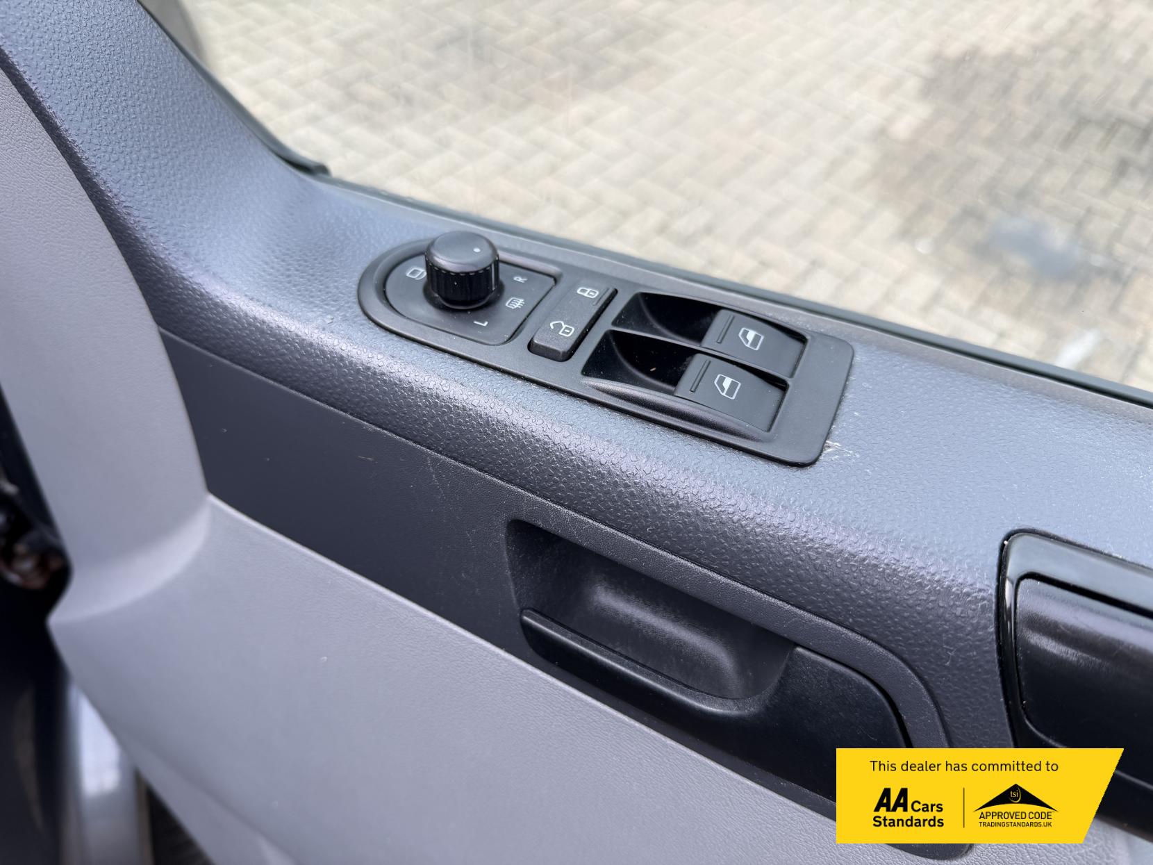 Volkswagen Transporter 2.0 TDI T32 Kombi 4dr Diesel Manual L1 H1 (203 g/km, 138 bhp)