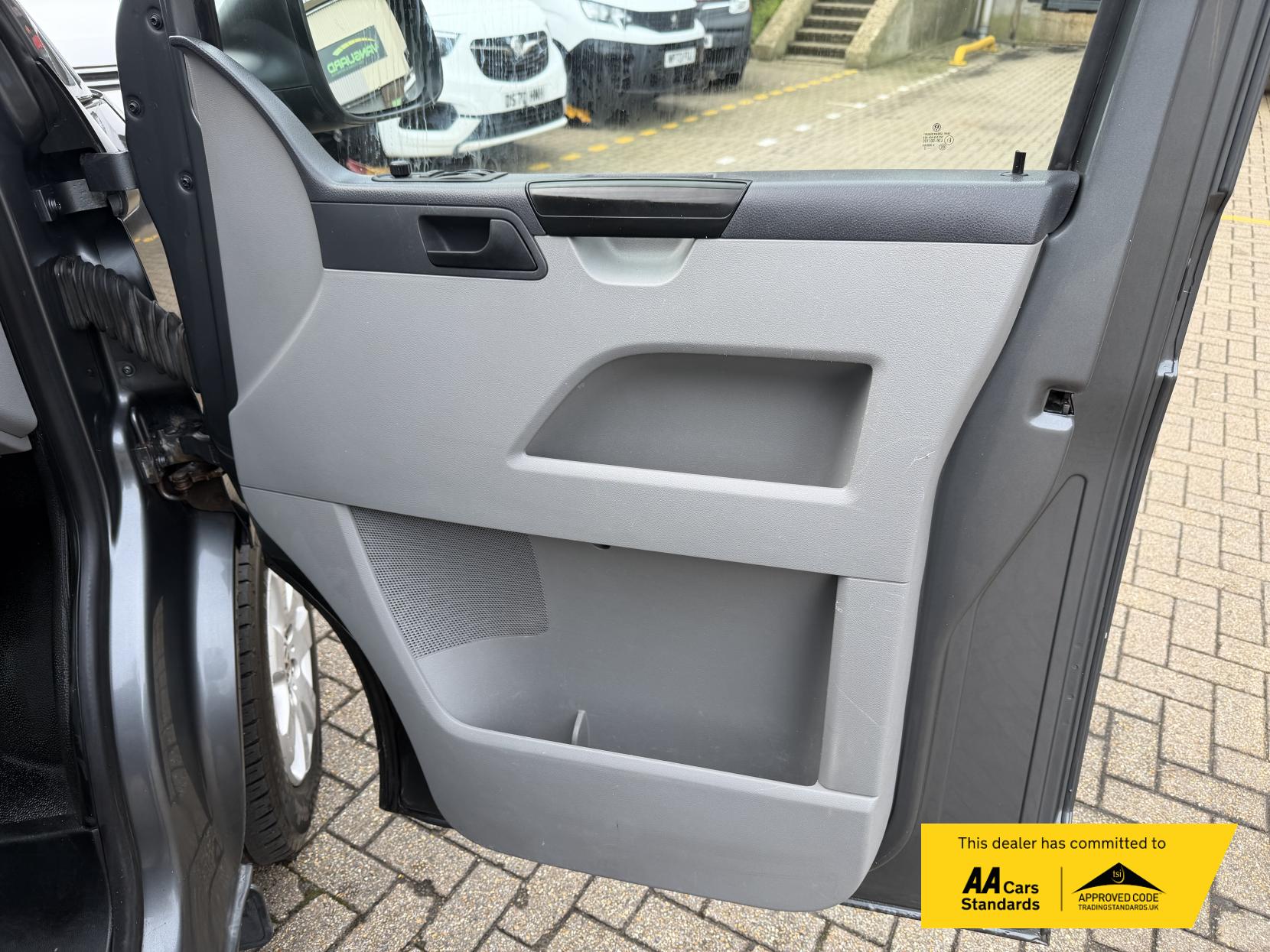 Volkswagen Transporter 2.0 TDI T32 Kombi 4dr Diesel Manual L1 H1 (203 g/km, 138 bhp)