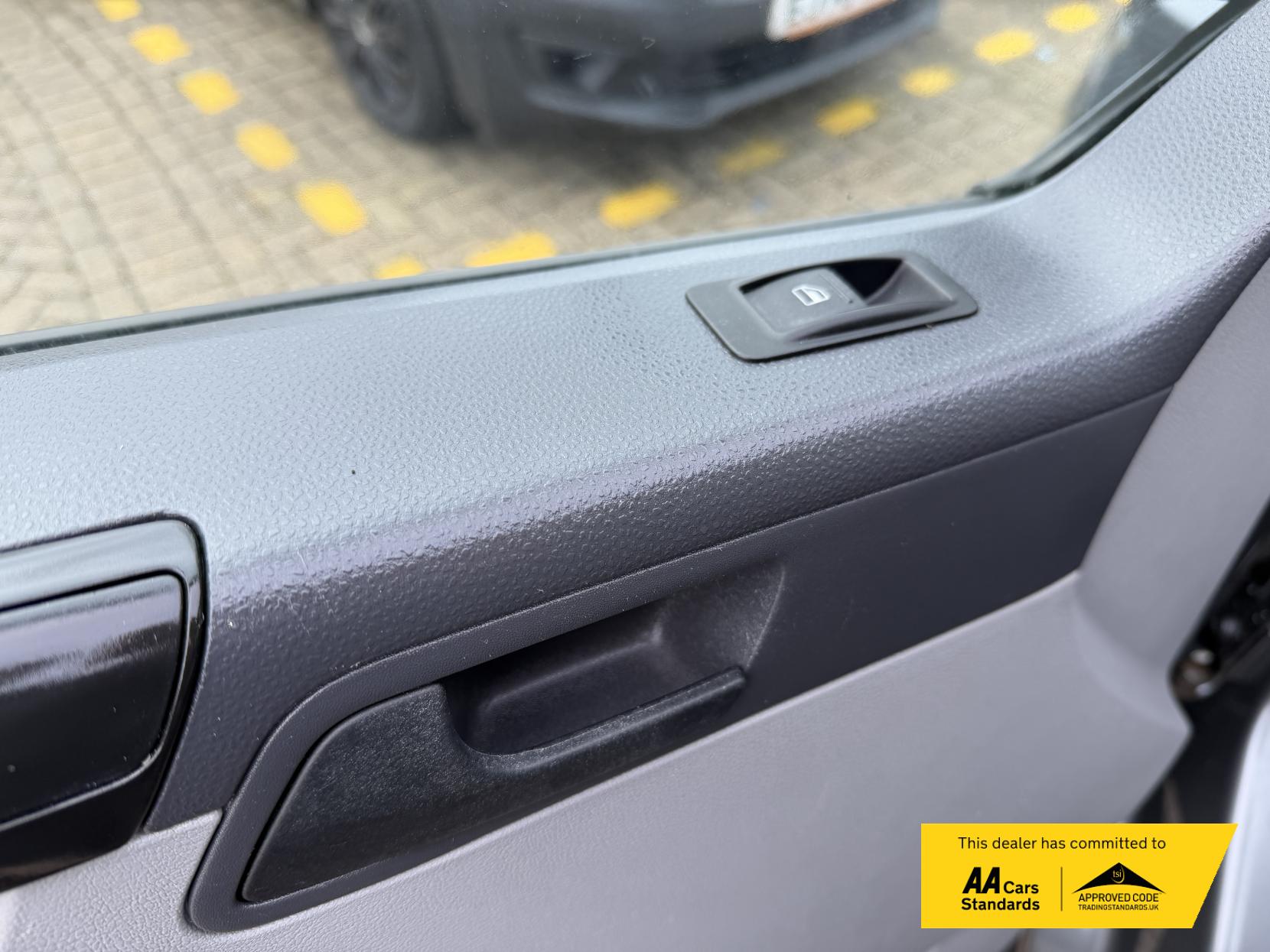 Volkswagen Transporter 2.0 TDI T32 Kombi 4dr Diesel Manual L1 H1 (203 g/km, 138 bhp)