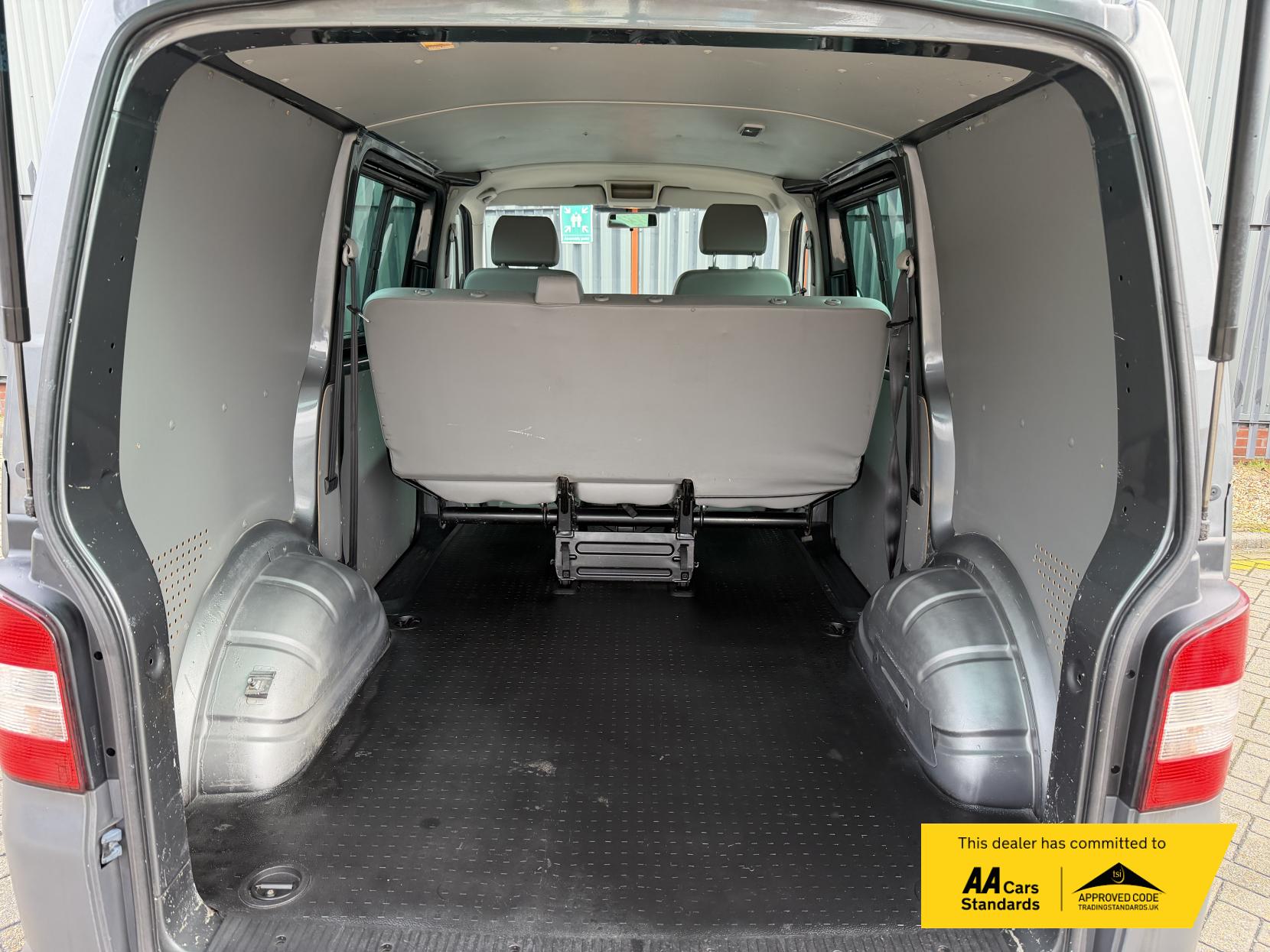 Volkswagen Transporter 2.0 TDI T32 Kombi 4dr Diesel Manual L1 H1 (203 g/km, 138 bhp)