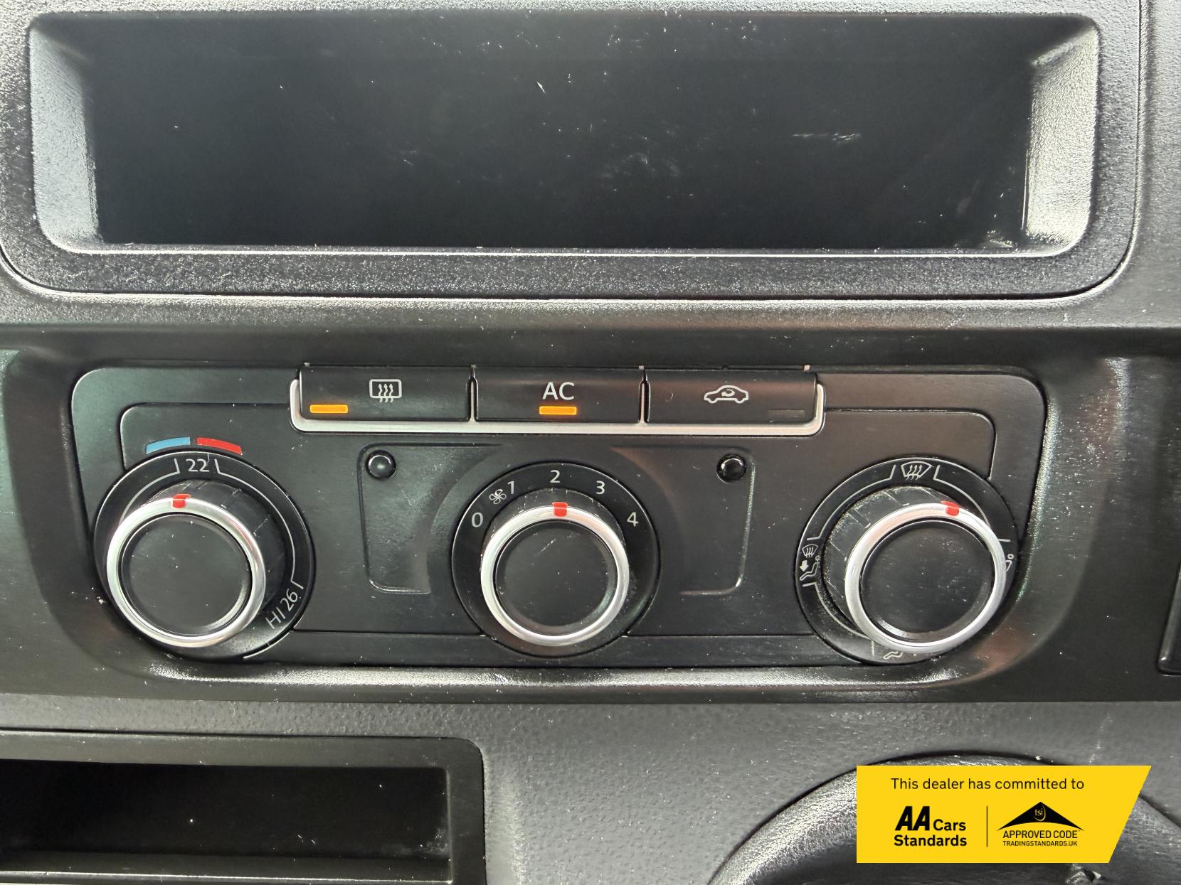 Volkswagen Transporter 2.0 TDI T32 Kombi 4dr Diesel Manual L1 H1 (203 g/km, 138 bhp)