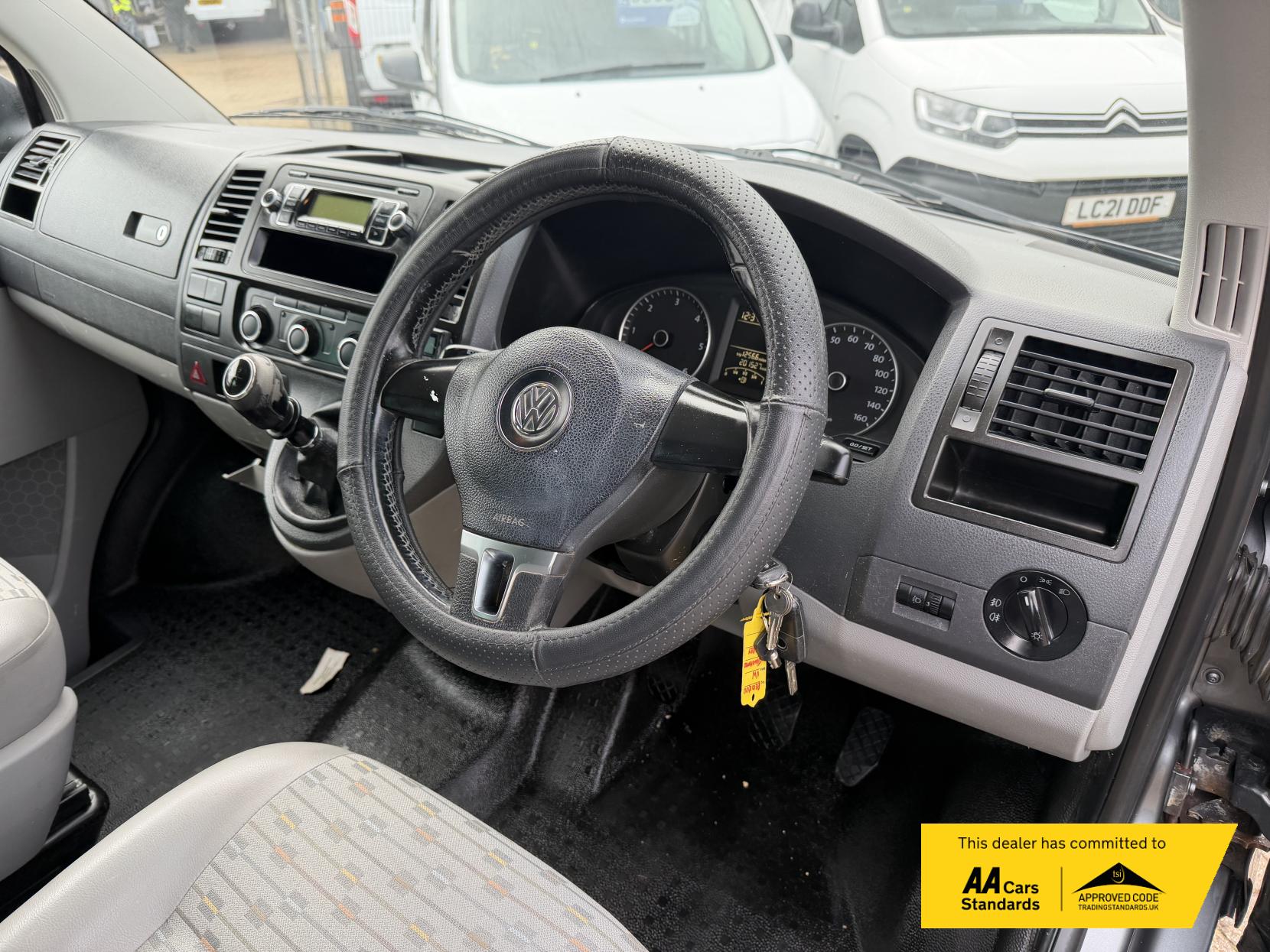 Volkswagen Transporter 2.0 TDI T32 Kombi 4dr Diesel Manual L1 H1 (203 g/km, 138 bhp)