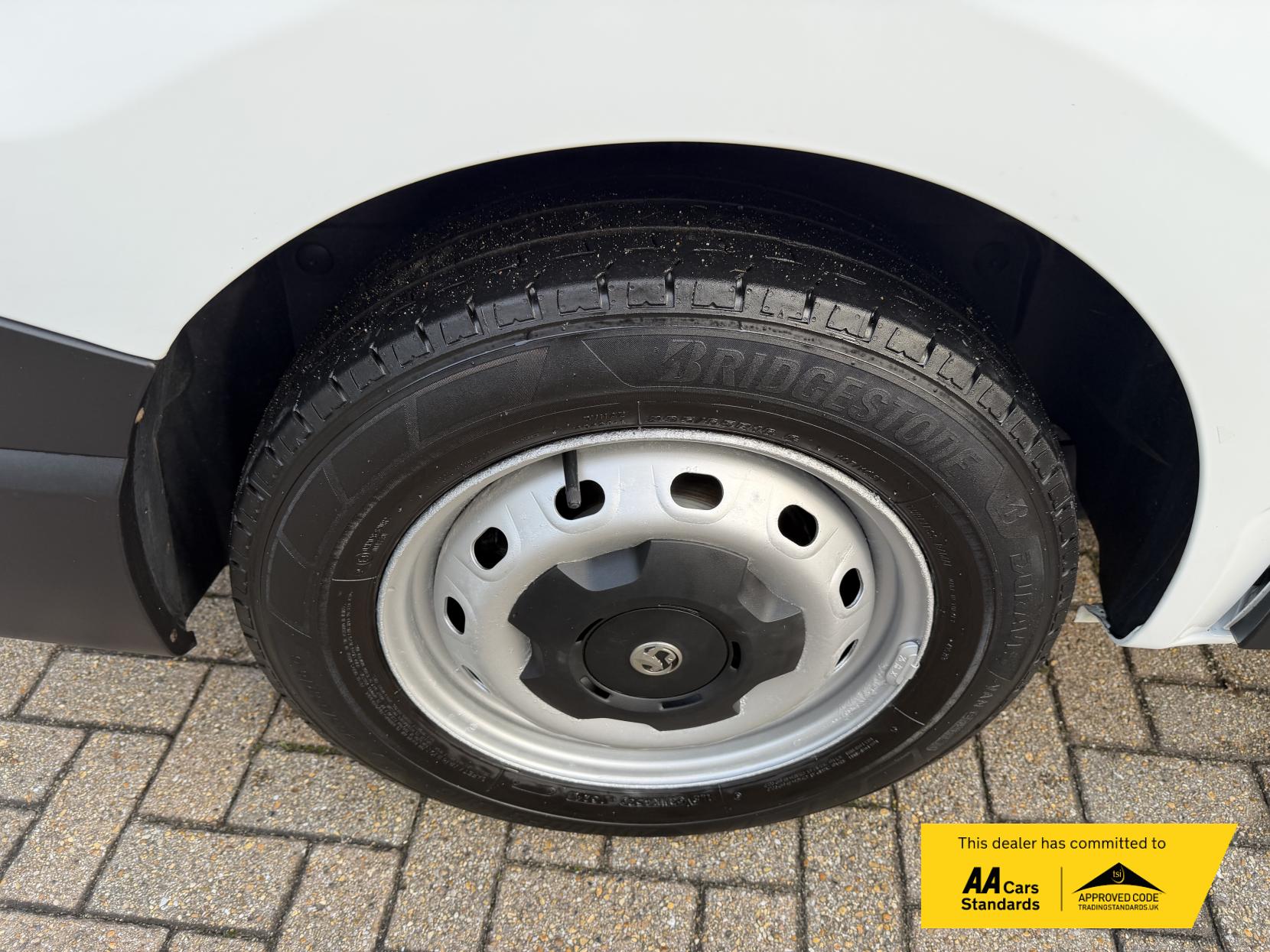 Vauxhall Vivaro 1.6 CDTi 2900 ecoFLEX Panel Van 5dr Diesel Manual L1 H1 Euro 5 (s/s) (90 ps)