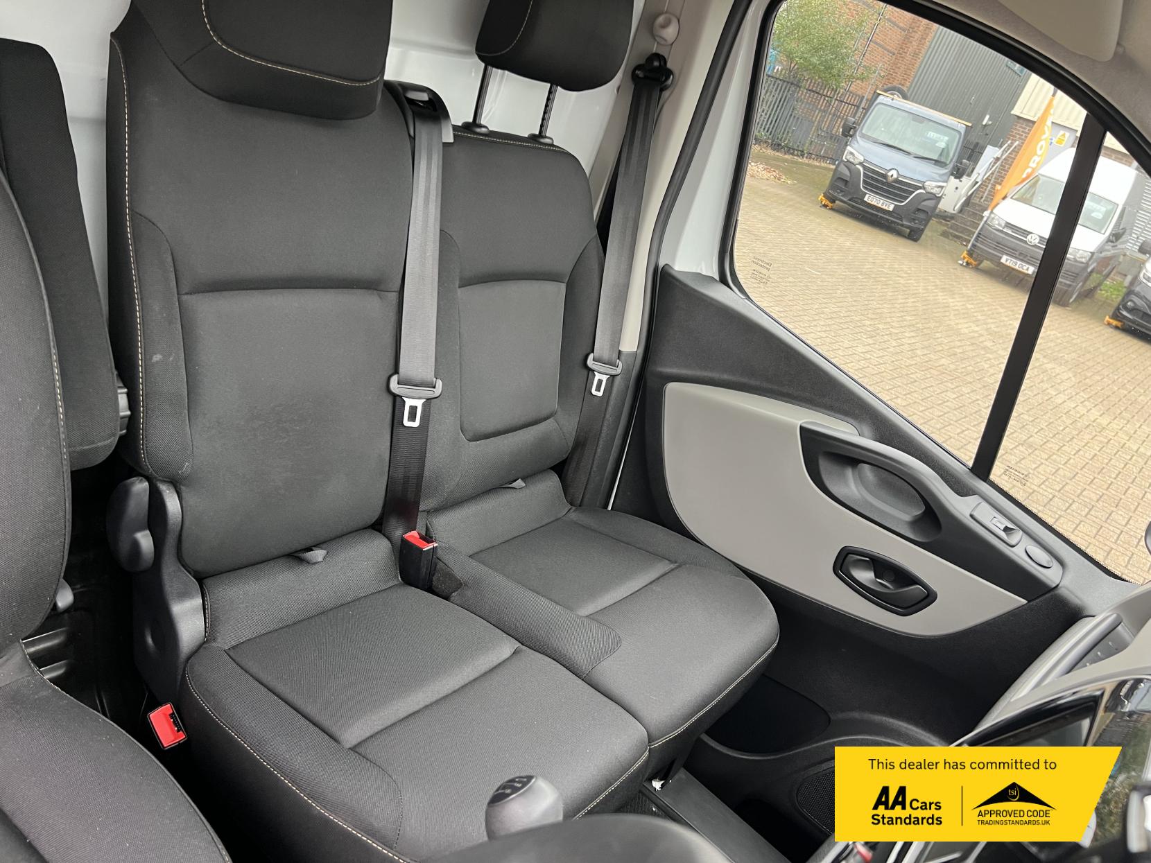 Renault Trafic 1.6 dCi ENERGY 29 Business+ Panel Van 5dr Diesel Manual LWB Standard Roof Euro 6 (s/s) (125 ps)