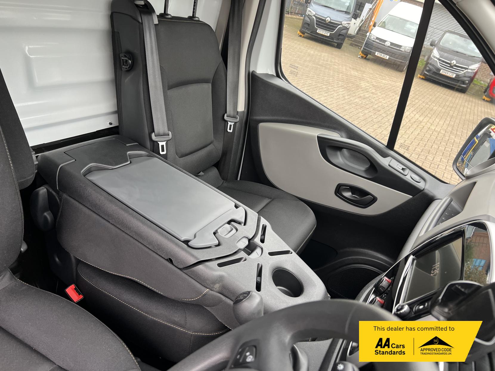 Renault Trafic 1.6 dCi ENERGY 29 Business+ Panel Van 5dr Diesel Manual LWB Standard Roof Euro 6 (s/s) (125 ps)