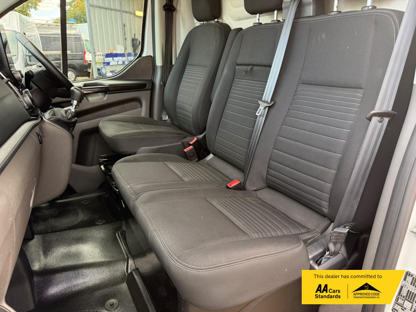 2022 Ford Transit Custom 2.0 300 EcoBlue Limited Panel Van 5dr Diesel Manual L1 H1 Euro 6 (s/s) (130 ps) - Thumbnail 22