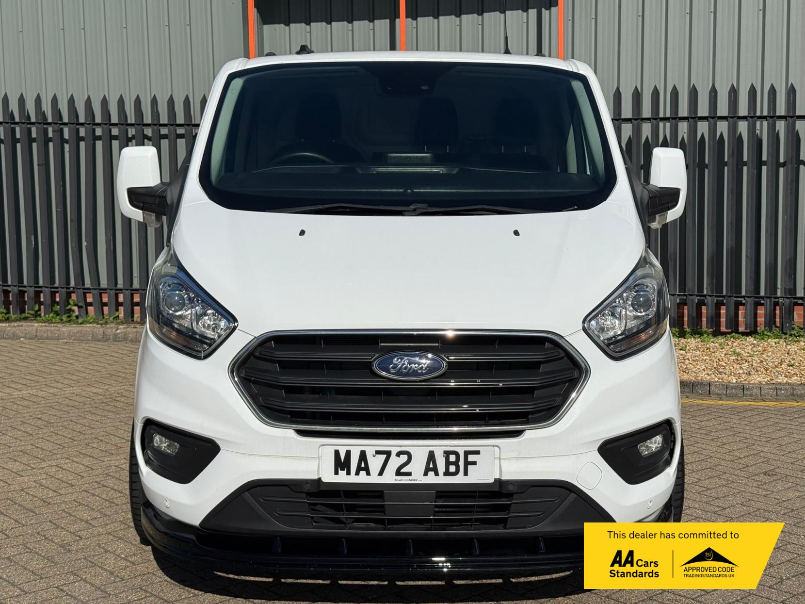 2022 Ford Transit Custom 2.0 300 EcoBlue Limited Panel Van 5dr Diesel Manual L1 H1 Euro 6 (s/s) (130 ps) - Thumbnail 9