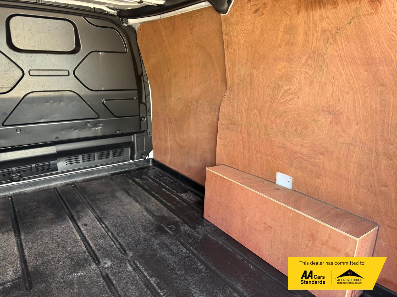 2022 Ford Transit Custom 2.0 300 EcoBlue Limited Panel Van 5dr Diesel Manual L1 H1 Euro 6 (s/s) (130 ps) - Thumbnail 17