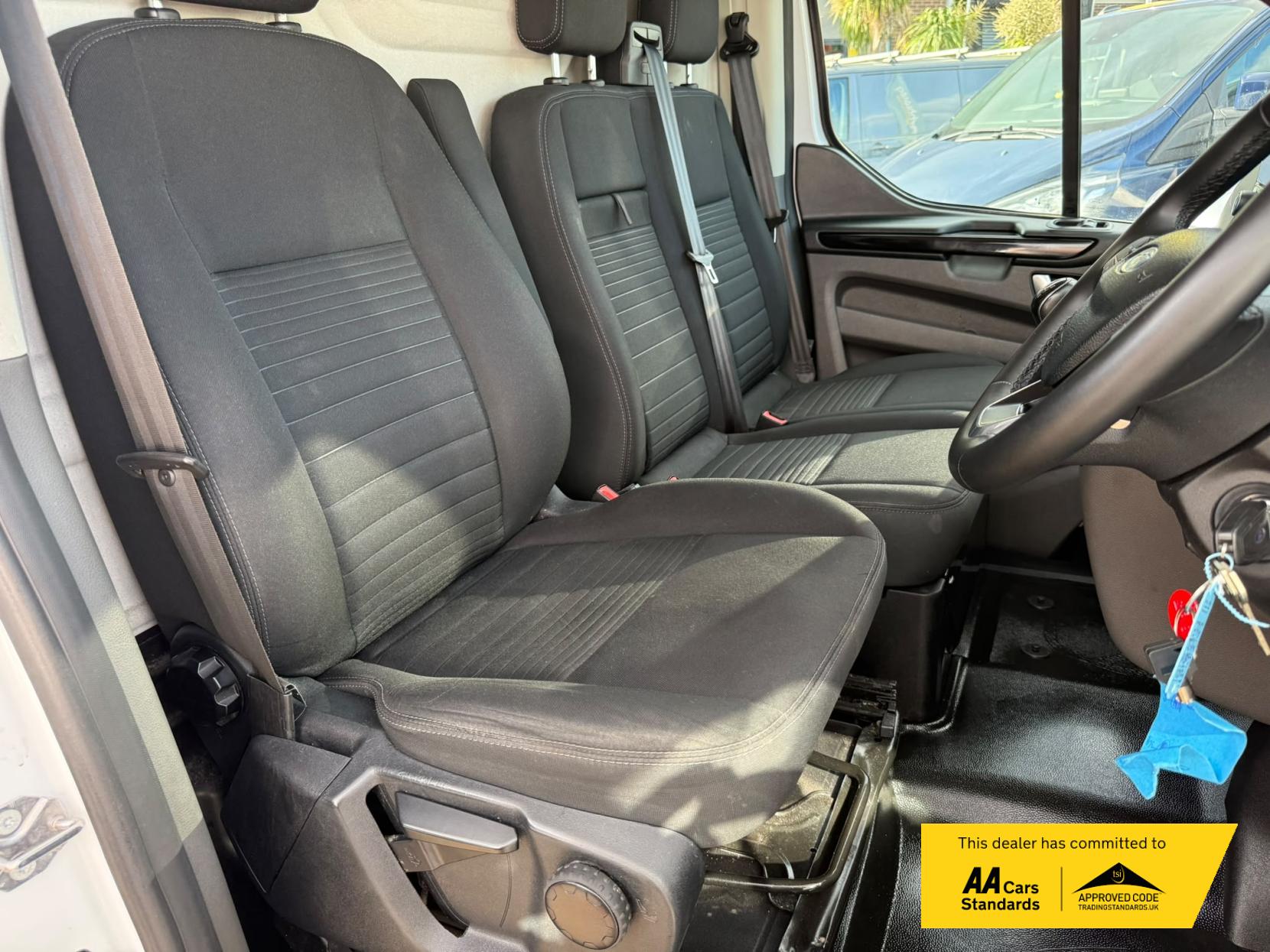 2022 Ford Transit Custom 2.0 300 EcoBlue Limited Panel Van 5dr Diesel Manual L1 H1 Euro 6 (s/s) (130 ps) - Thumbnail 21