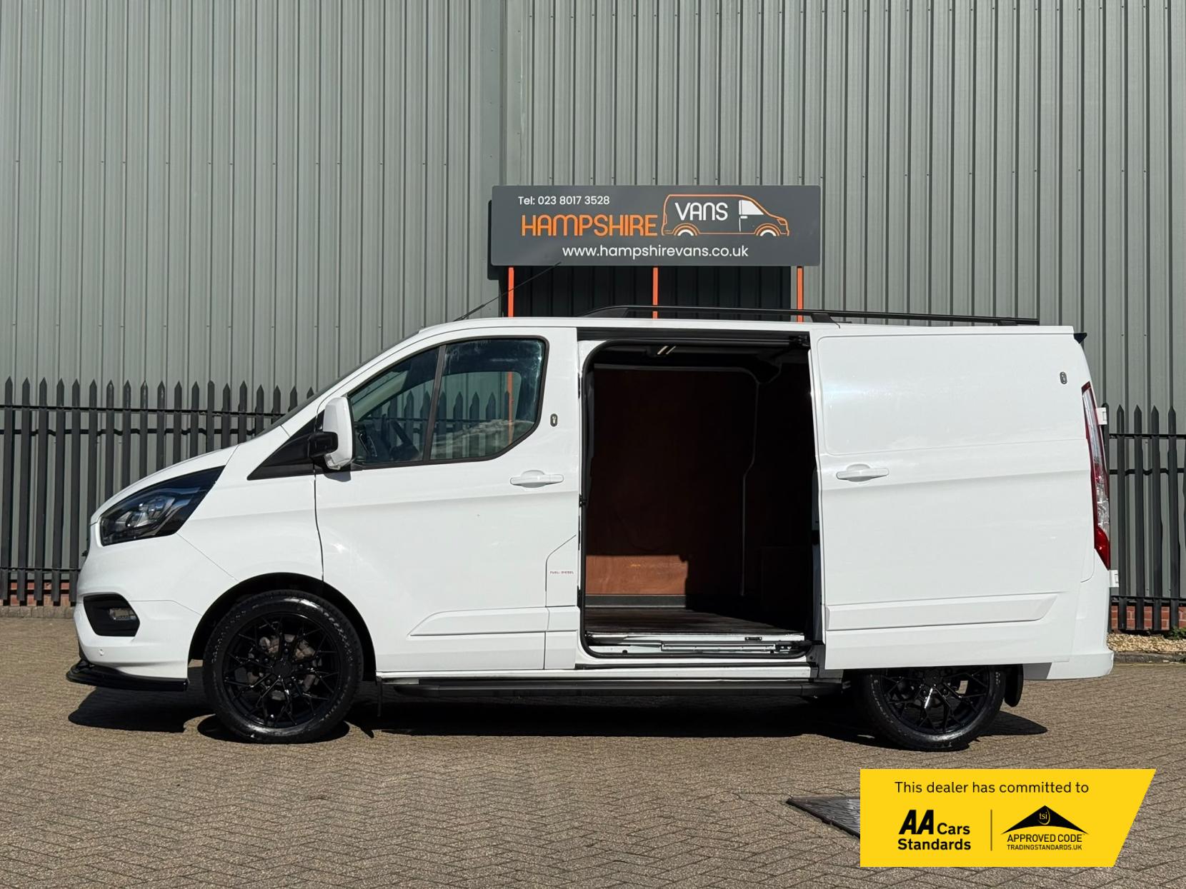 2022 Ford Transit Custom 2.0 300 EcoBlue Limited Panel Van 5dr Diesel Manual L1 H1 Euro 6 (s/s) (130 ps) - Thumbnail 6