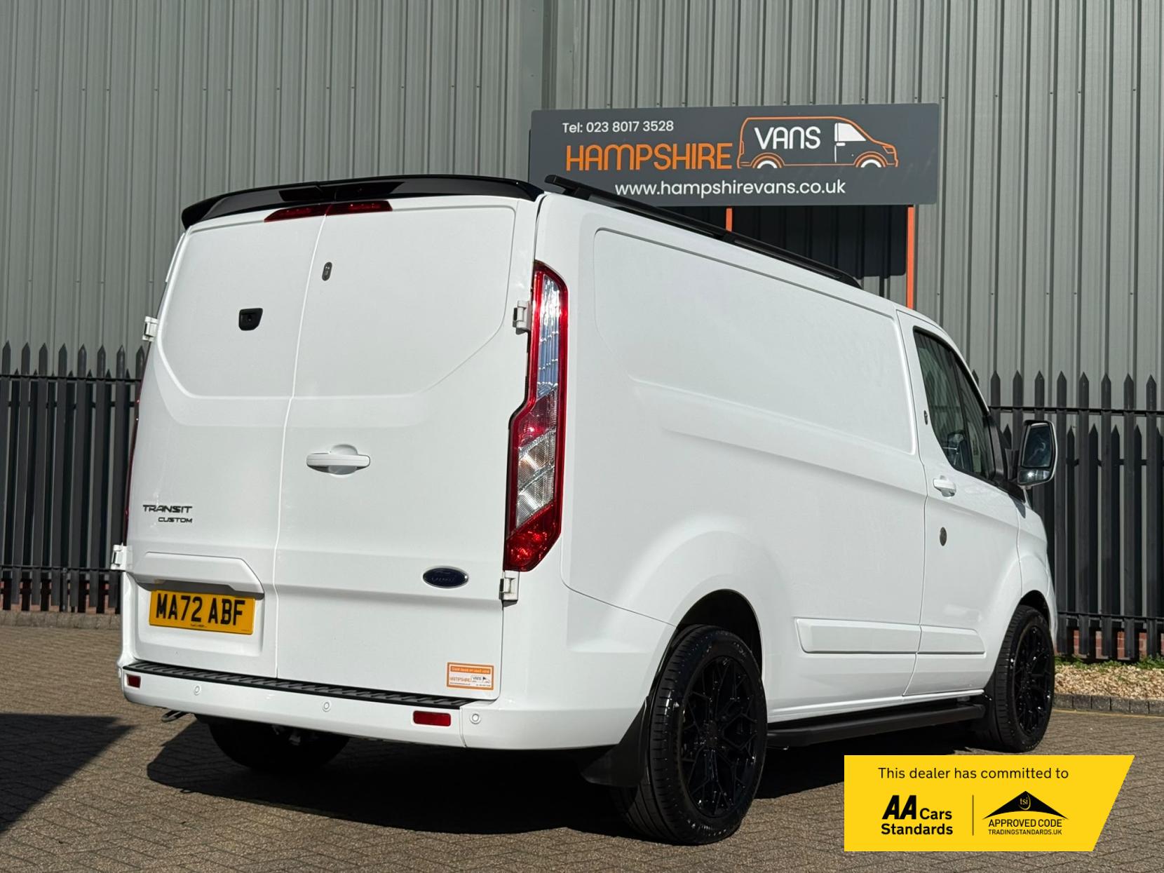 2022 Ford Transit Custom 2.0 300 EcoBlue Limited Panel Van 5dr Diesel Manual L1 H1 Euro 6 (s/s) (130 ps) - Thumbnail 3