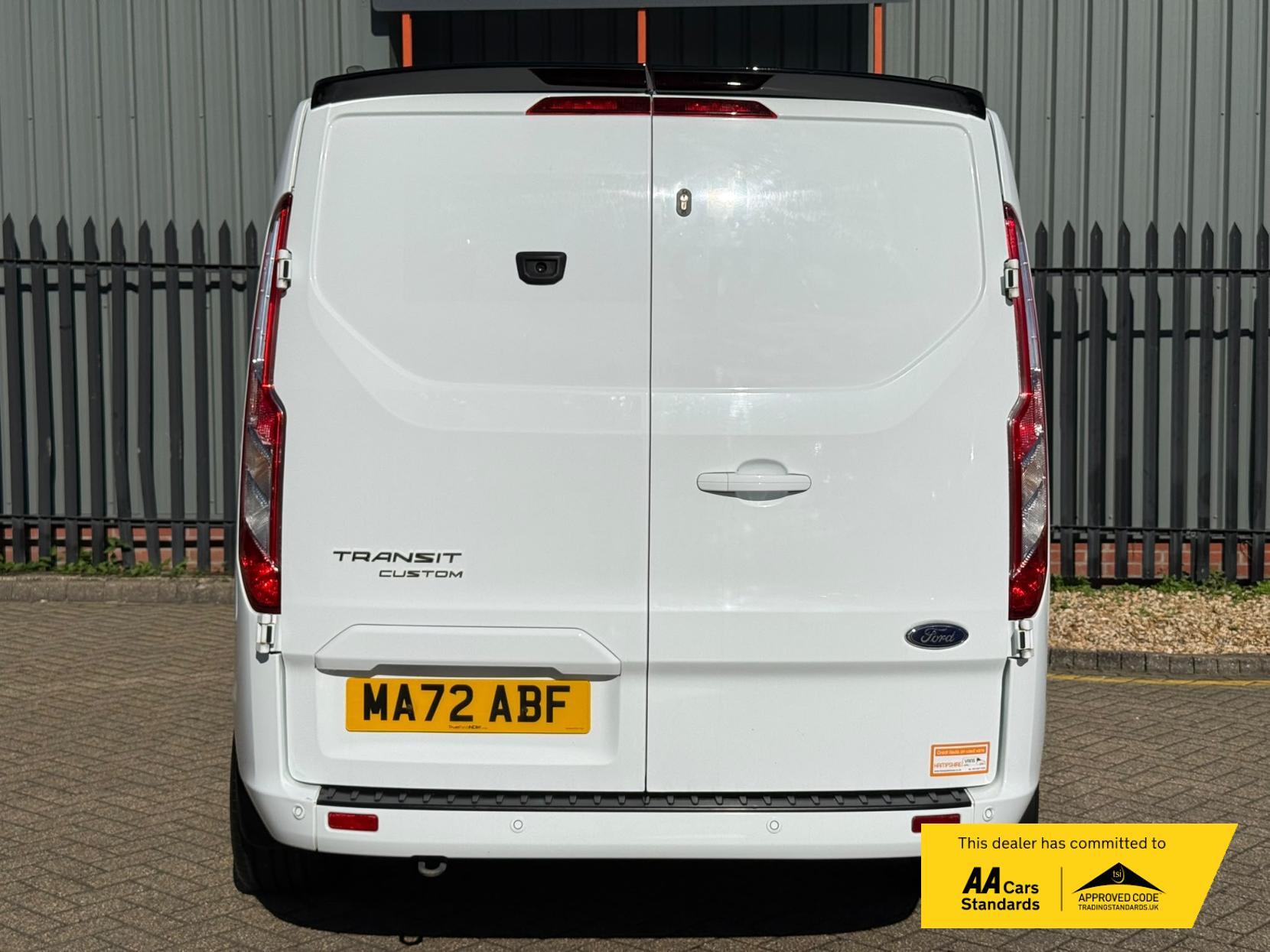 2022 Ford Transit Custom 2.0 300 EcoBlue Limited Panel Van 5dr Diesel Manual L1 H1 Euro 6 (s/s) (130 ps) - Thumbnail 10