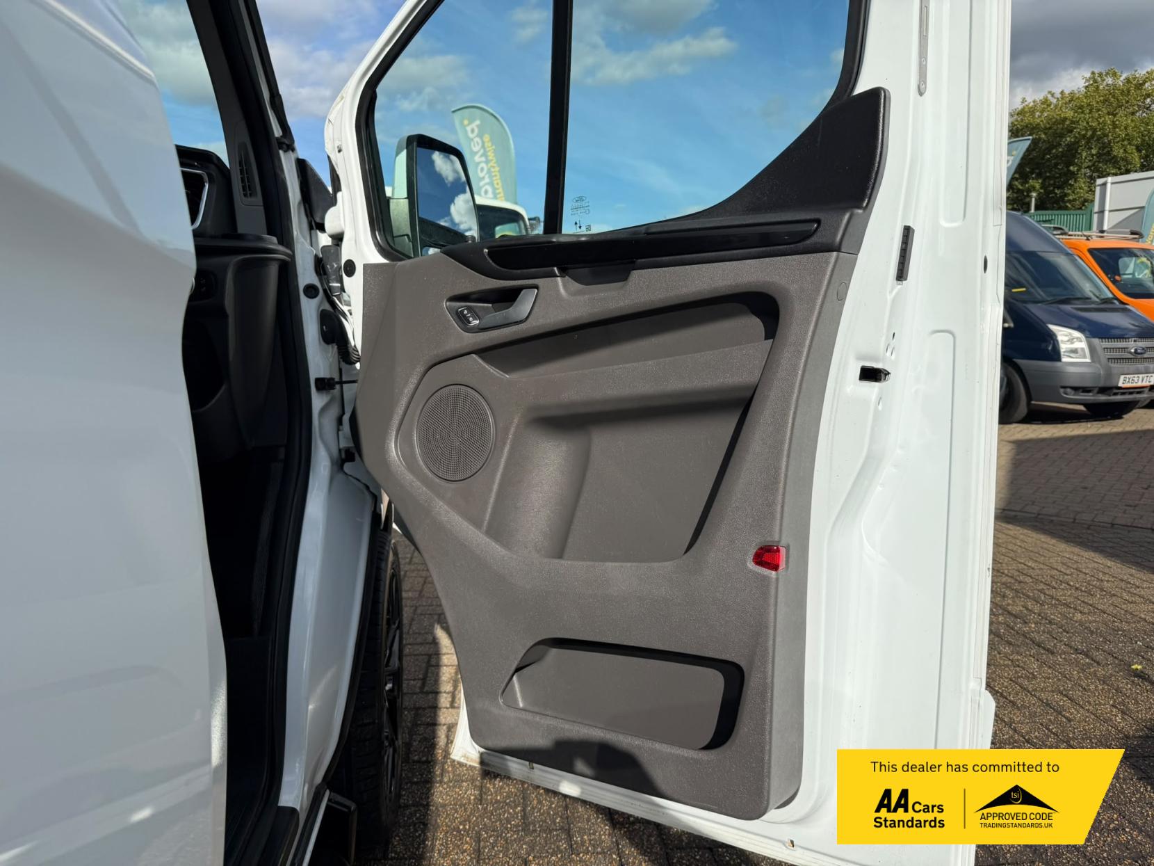 2022 Ford Transit Custom 2.0 300 EcoBlue Limited Panel Van 5dr Diesel Manual L1 H1 Euro 6 (s/s) (130 ps) - Thumbnail 58