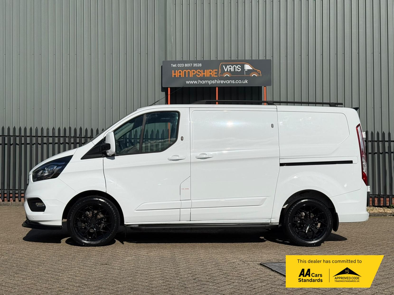 2022 Ford Transit Custom 2.0 300 EcoBlue Limited Panel Van 5dr Diesel Manual L1 H1 Euro 6 (s/s) (130 ps) - Thumbnail 5