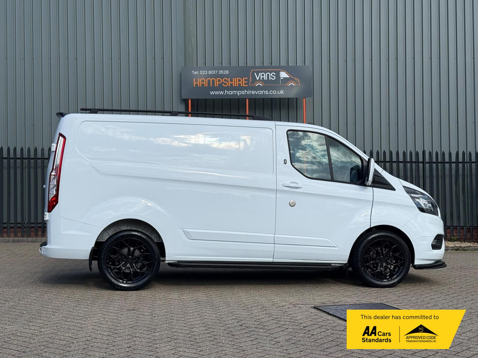 2022 Ford Transit Custom 2.0 300 EcoBlue Limited Panel Van 5dr Diesel Manual L1 H1 Euro 6 (s/s) (130 ps) - Thumbnail 7