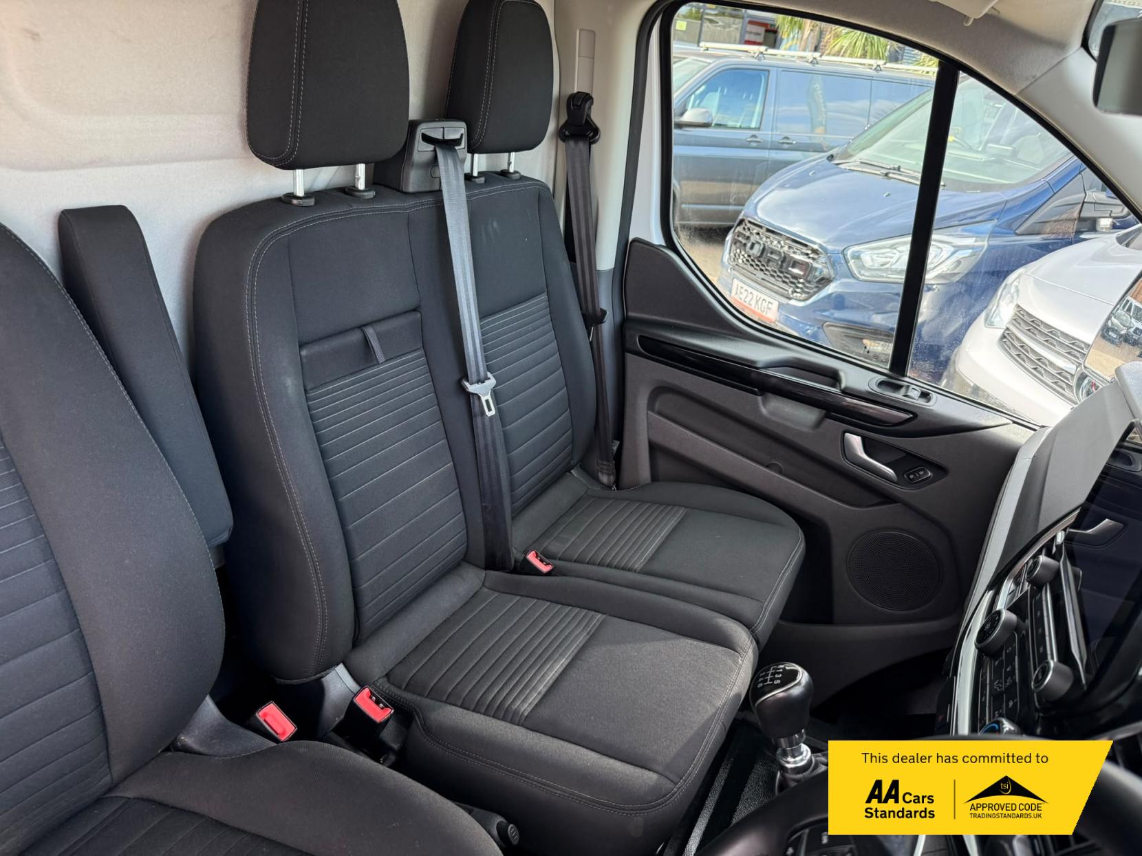 2022 Ford Transit Custom 2.0 300 EcoBlue Limited Panel Van 5dr Diesel Manual L1 H1 Euro 6 (s/s) (130 ps) - Thumbnail 23