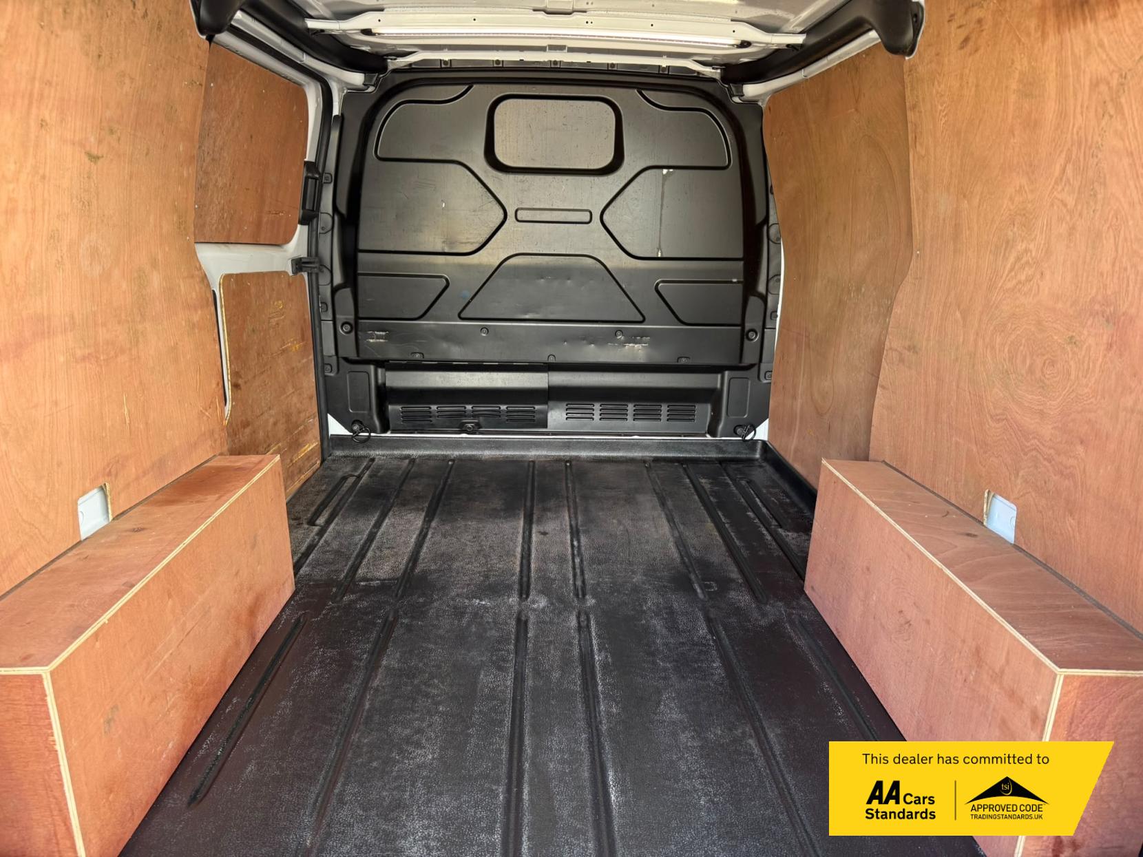 2022 Ford Transit Custom 2.0 300 EcoBlue Limited Panel Van 5dr Diesel Manual L1 H1 Euro 6 (s/s) (130 ps) - Thumbnail 16