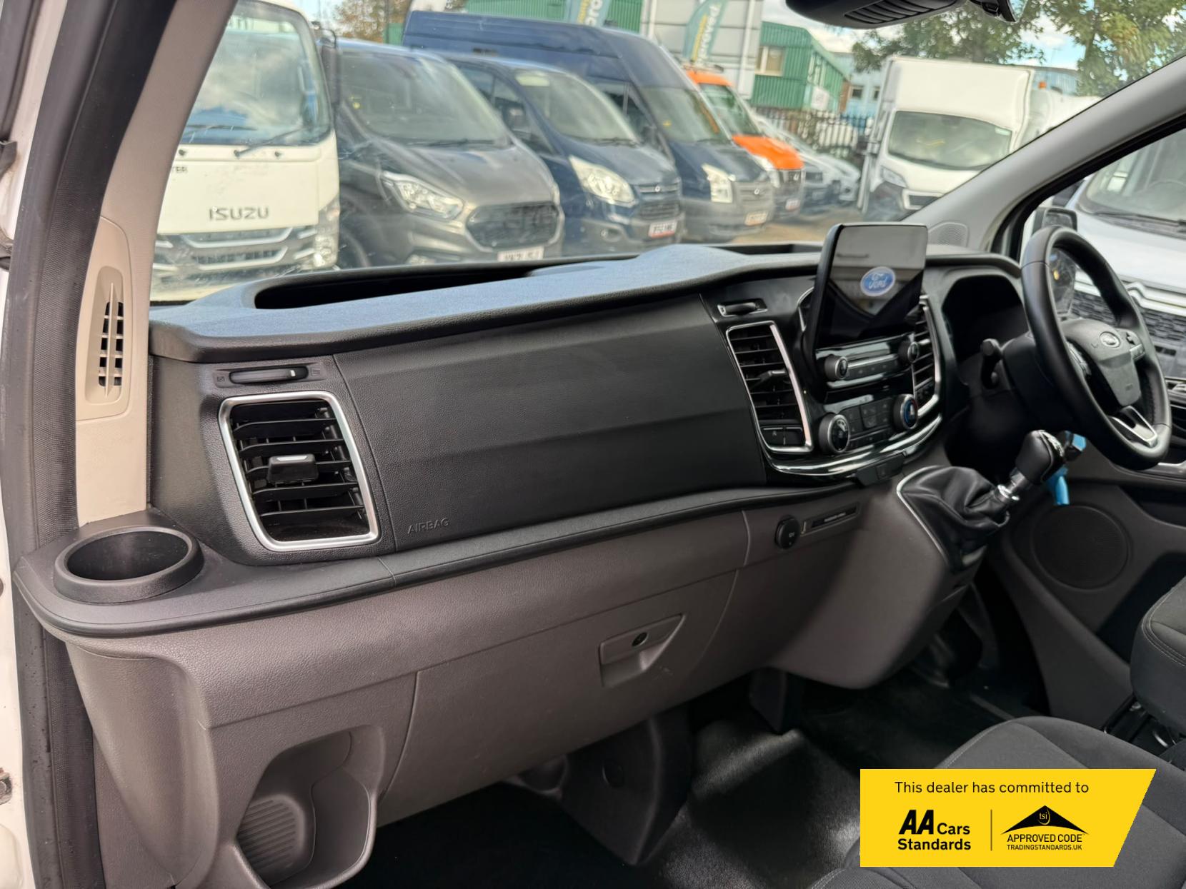 2022 Ford Transit Custom 2.0 300 EcoBlue Limited Panel Van 5dr Diesel Manual L1 H1 Euro 6 (s/s) (130 ps) - Thumbnail 28