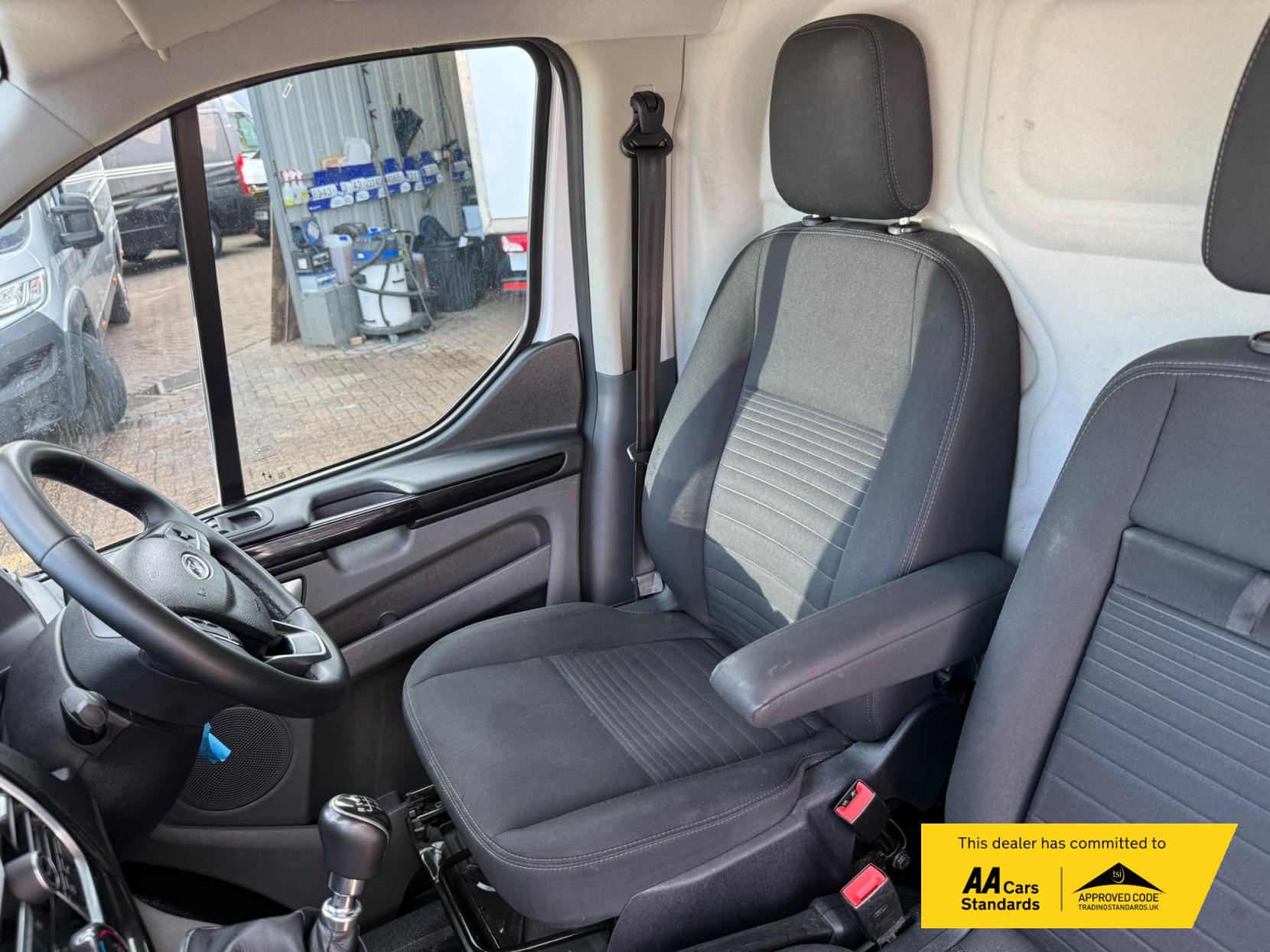 2022 Ford Transit Custom 2.0 300 EcoBlue Limited Panel Van 5dr Diesel Manual L1 H1 Euro 6 (s/s) (130 ps) - Thumbnail 20