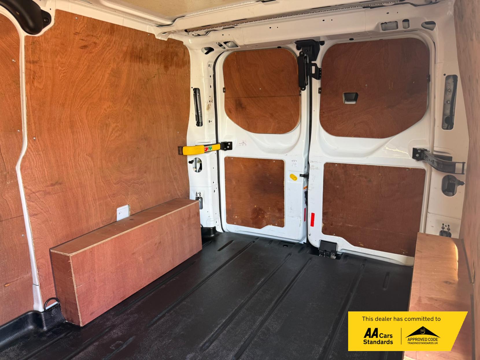 2022 Ford Transit Custom 2.0 300 EcoBlue Limited Panel Van 5dr Diesel Manual L1 H1 Euro 6 (s/s) (130 ps) - Thumbnail 19