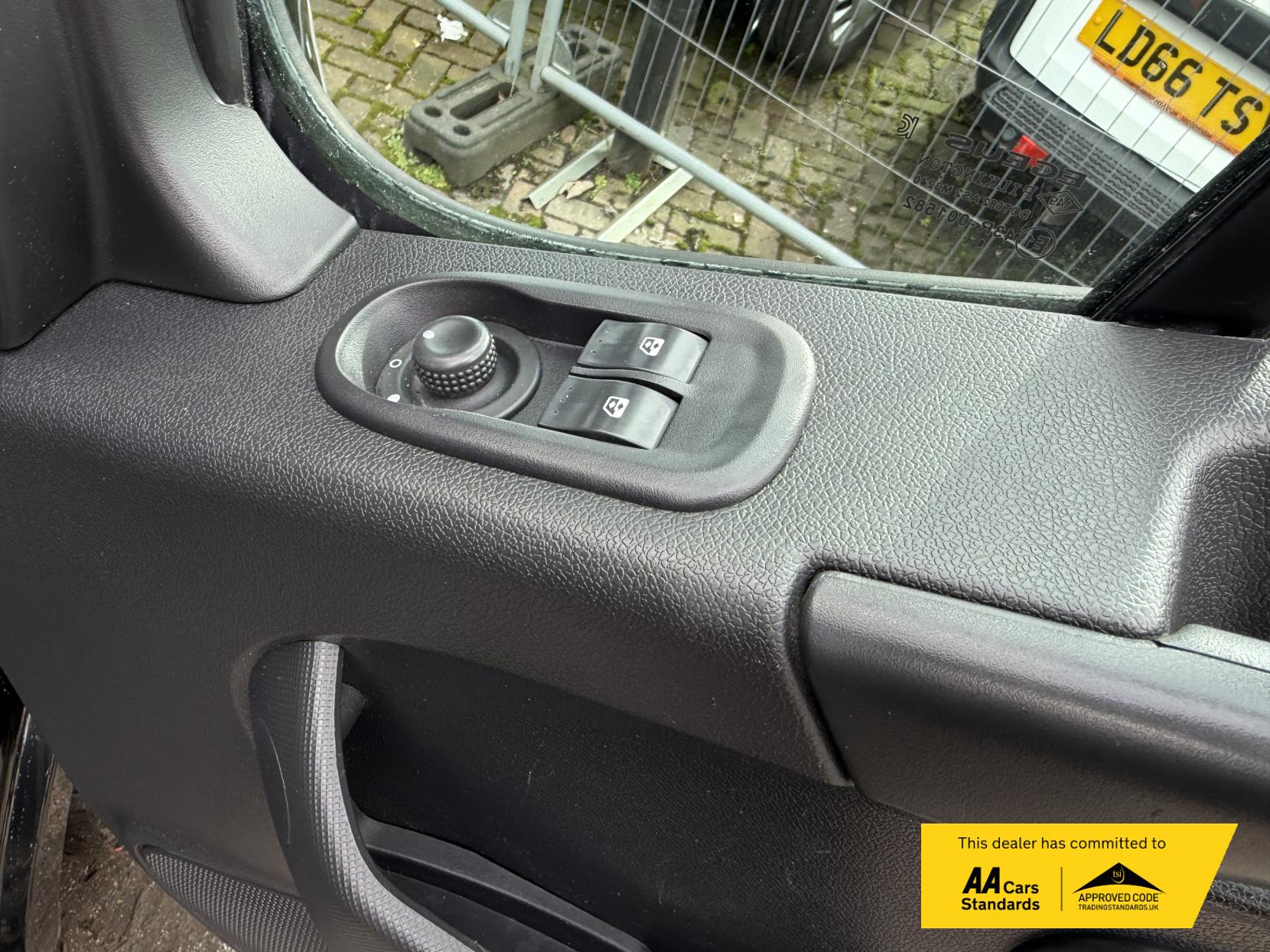 Vauxhall Movano 2.3 CDTi 3500 BiTurbo Temperature Controlled 5dr Diesel Manual FWD L3 H2 (s/s) (143 bhp)