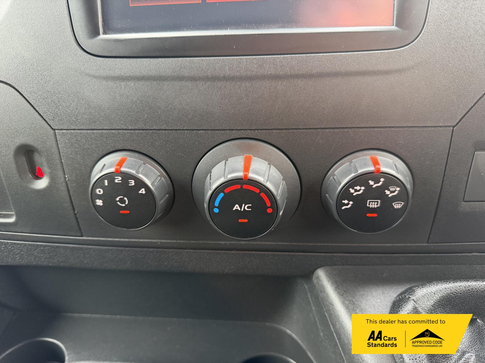 Vauxhall Movano 2.3 CDTi 3500 BiTurbo Temperature Controlled 5dr Diesel Manual FWD L3 H2 (s/s) (143 bhp)