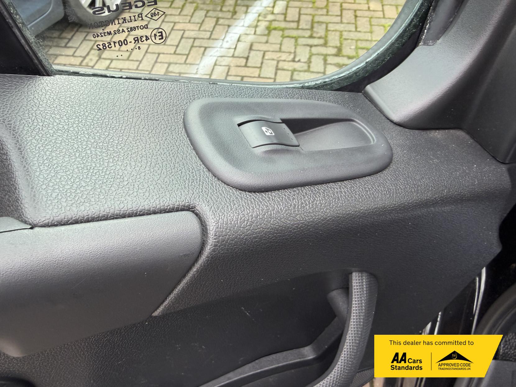 Vauxhall Movano 2.3 CDTi 3500 BiTurbo Temperature Controlled 5dr Diesel Manual FWD L3 H2 (s/s) (143 bhp)