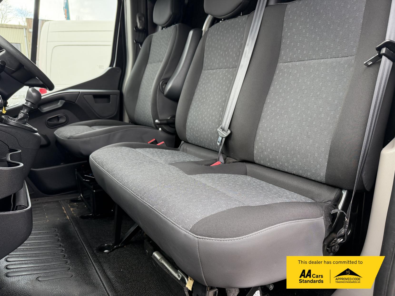 Vauxhall Movano 2.3 CDTi 3500 BiTurbo Temperature Controlled 5dr Diesel Manual FWD L3 H2 (s/s) (143 bhp)