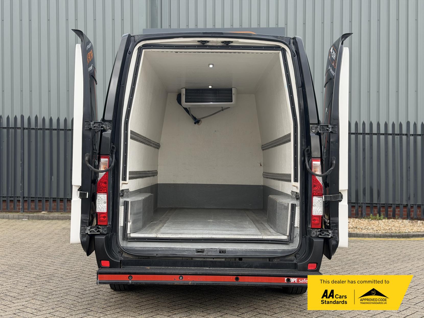 Vauxhall Movano 2.3 CDTi 3500 BiTurbo Temperature Controlled 5dr Diesel Manual FWD L3 H2 (s/s) (143 bhp)