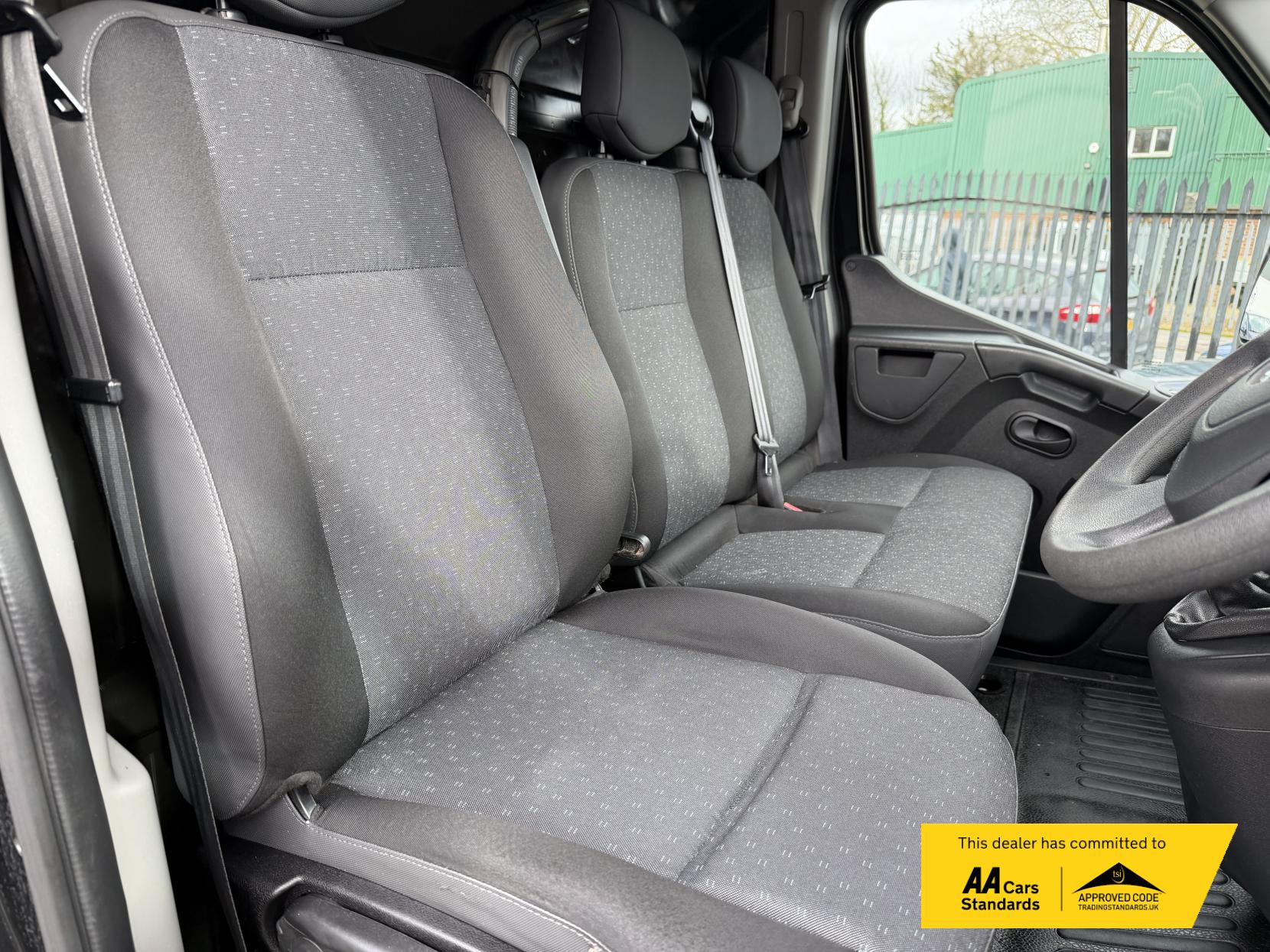 Vauxhall Movano 2.3 CDTi 3500 BiTurbo Temperature Controlled 5dr Diesel Manual FWD L3 H2 (s/s) (143 bhp)