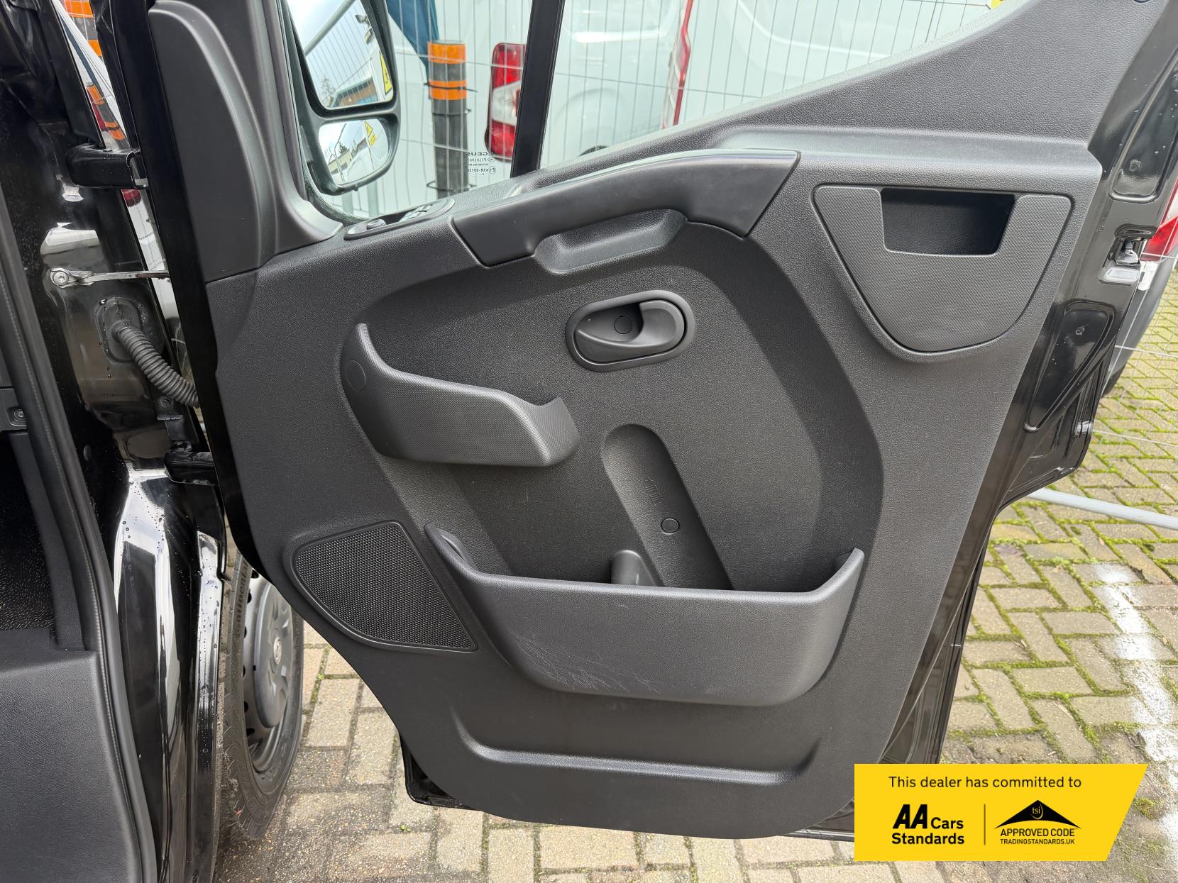 Vauxhall Movano 2.3 CDTi 3500 BiTurbo Temperature Controlled 5dr Diesel Manual FWD L3 H2 (s/s) (143 bhp)