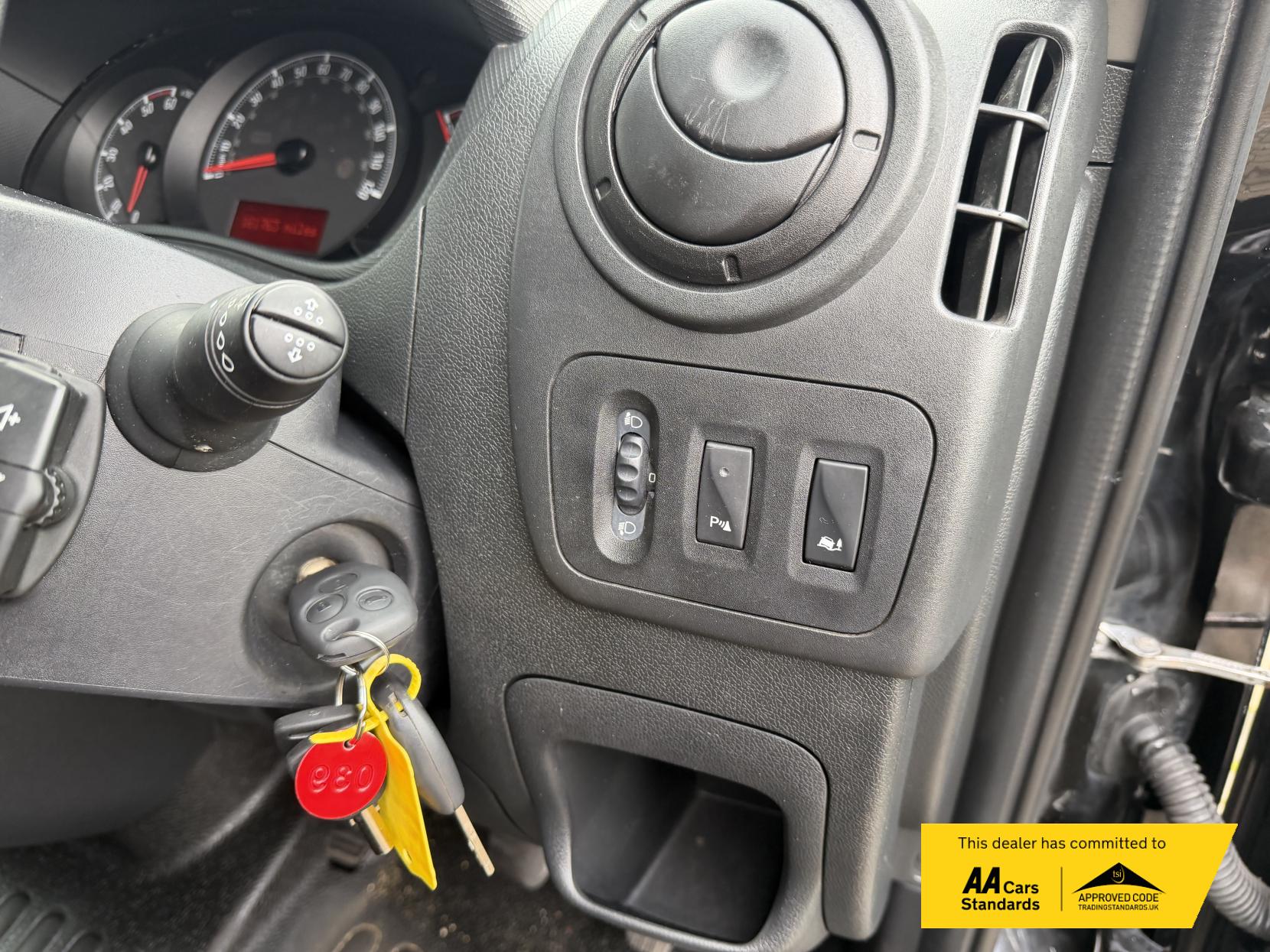 Vauxhall Movano 2.3 CDTi 3500 BiTurbo Temperature Controlled 5dr Diesel Manual FWD L3 H2 (s/s) (143 bhp)