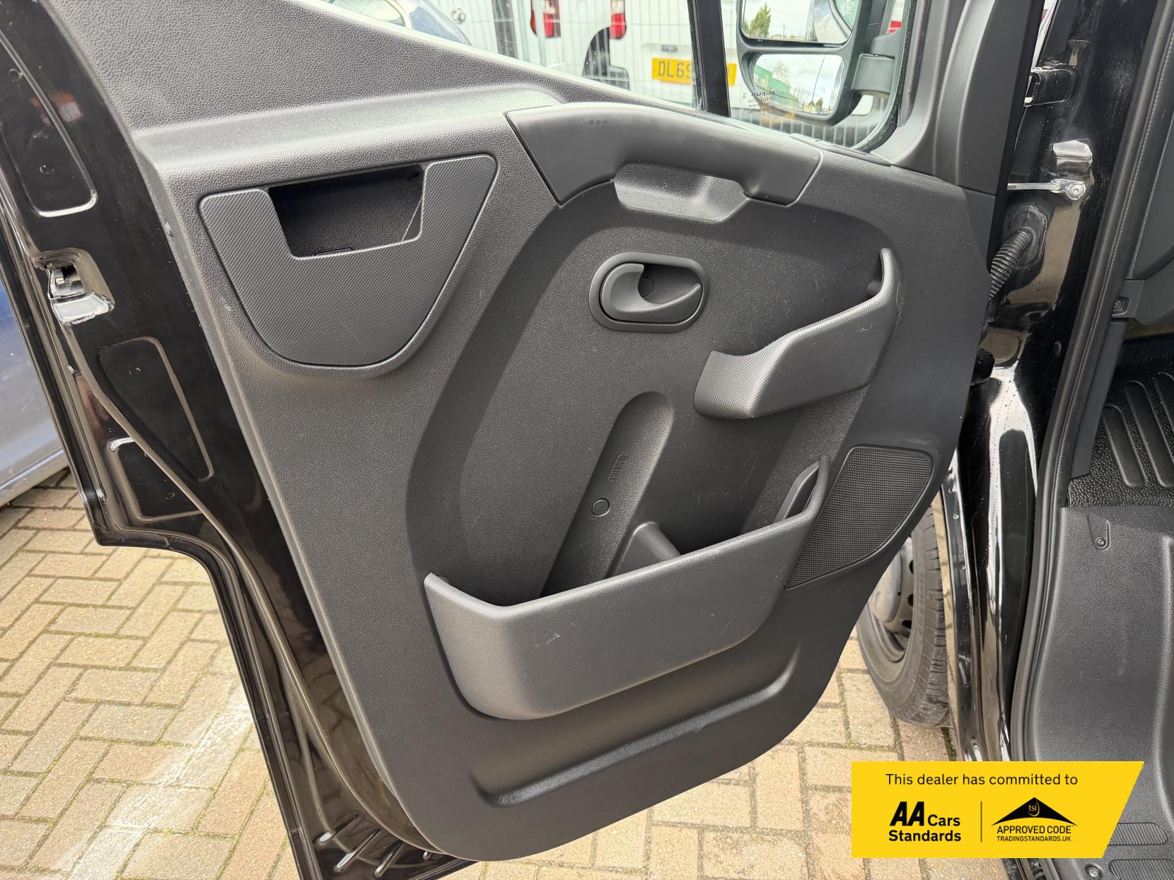 Vauxhall Movano 2.3 CDTi 3500 BiTurbo Temperature Controlled 5dr Diesel Manual FWD L3 H2 (s/s) (143 bhp)