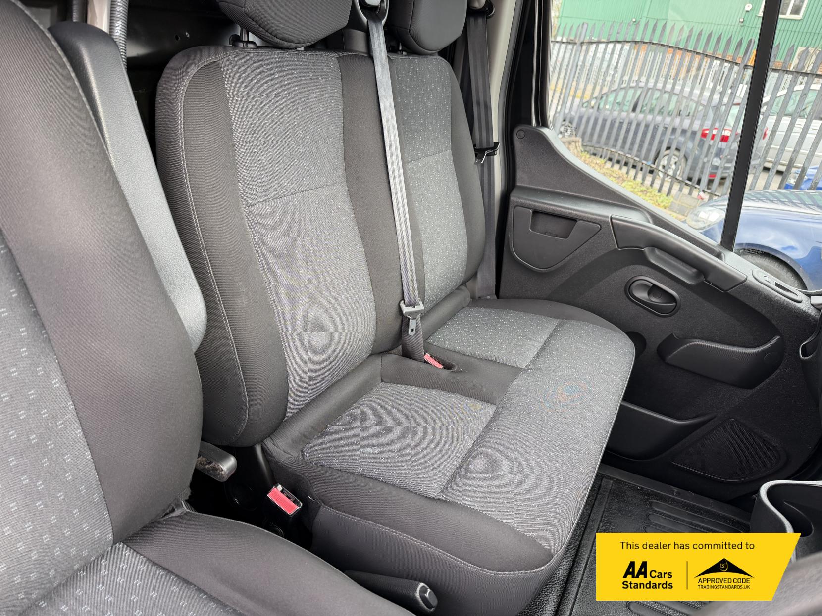 Vauxhall Movano 2.3 CDTi 3500 BiTurbo Temperature Controlled 5dr Diesel Manual FWD L3 H2 (s/s) (143 bhp)